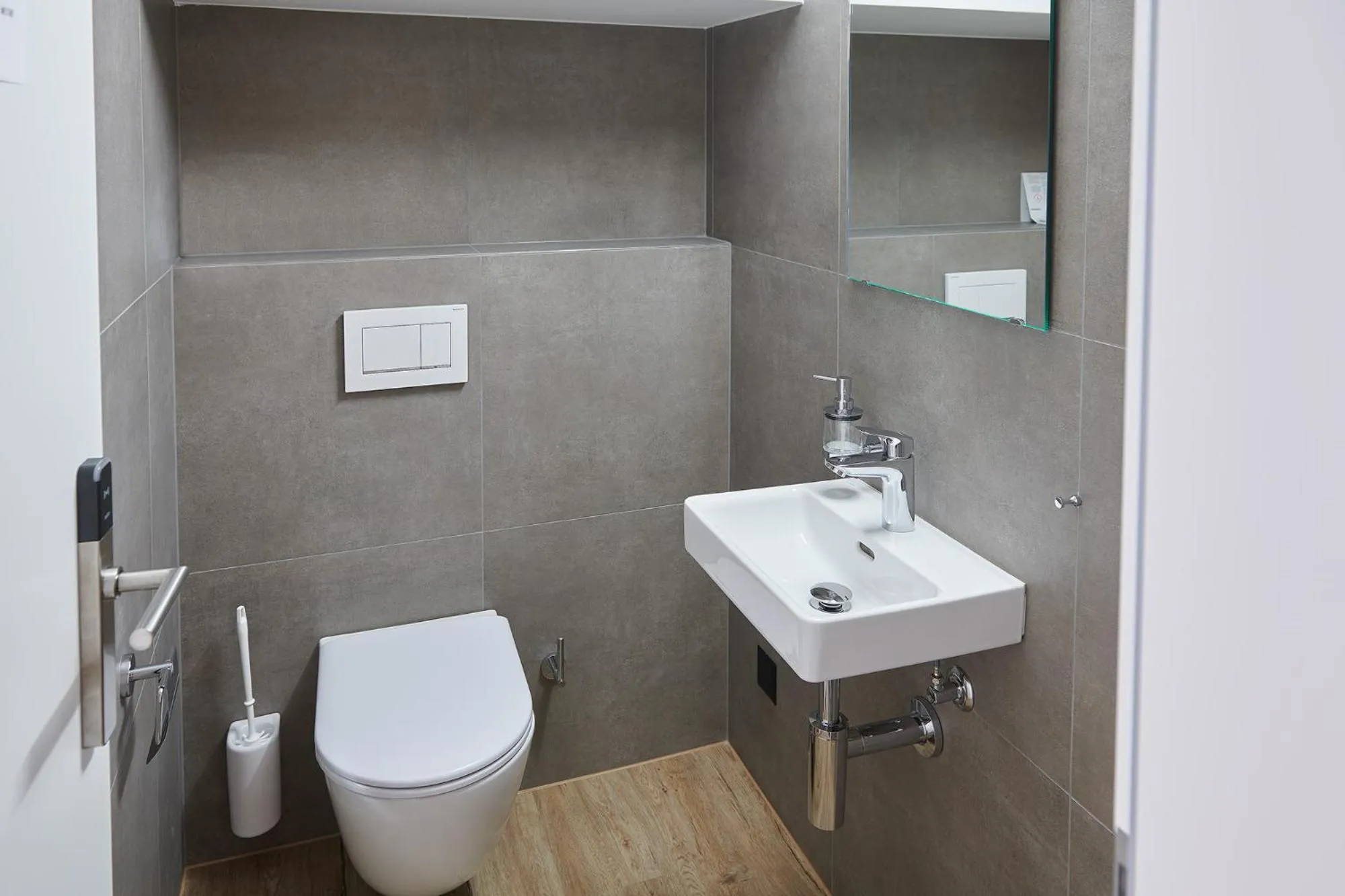 Toilet in Hotel Jäger Jeuss - Murten - Self-Check-in