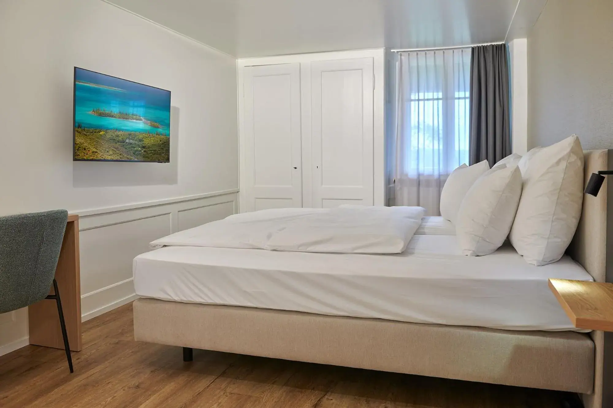 Double Room in Hotel Jäger Jeuss - Murten - Self-Check-in Double Room in Hotel Jäger Jeuss - Murten - Self-Check-in