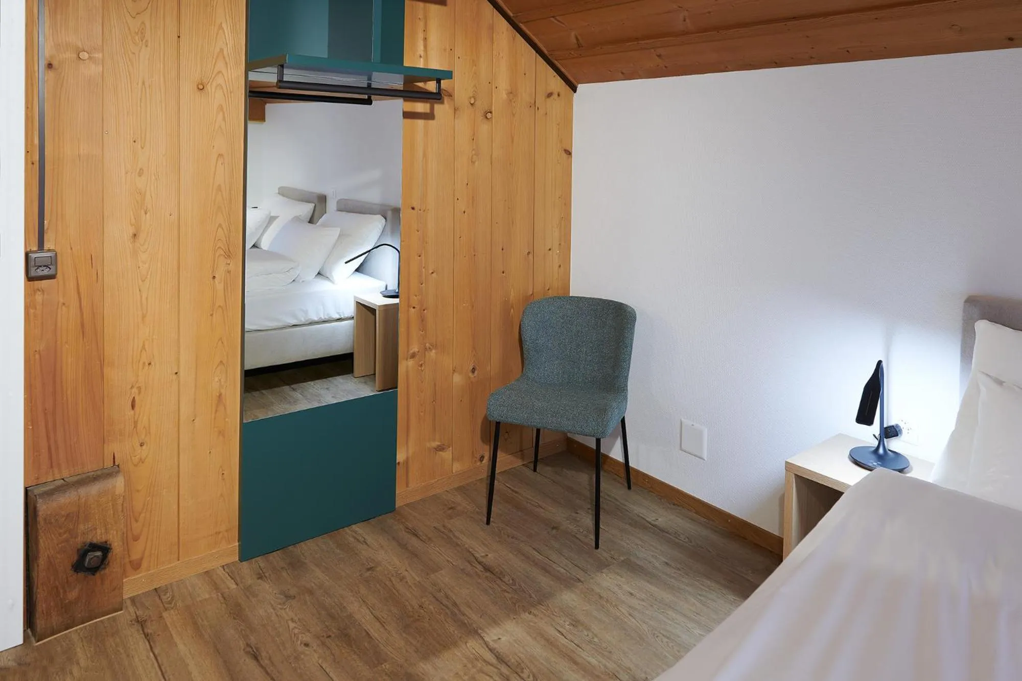 Bed in Hotel Jäger Jeuss - Murten - Self-Check-in