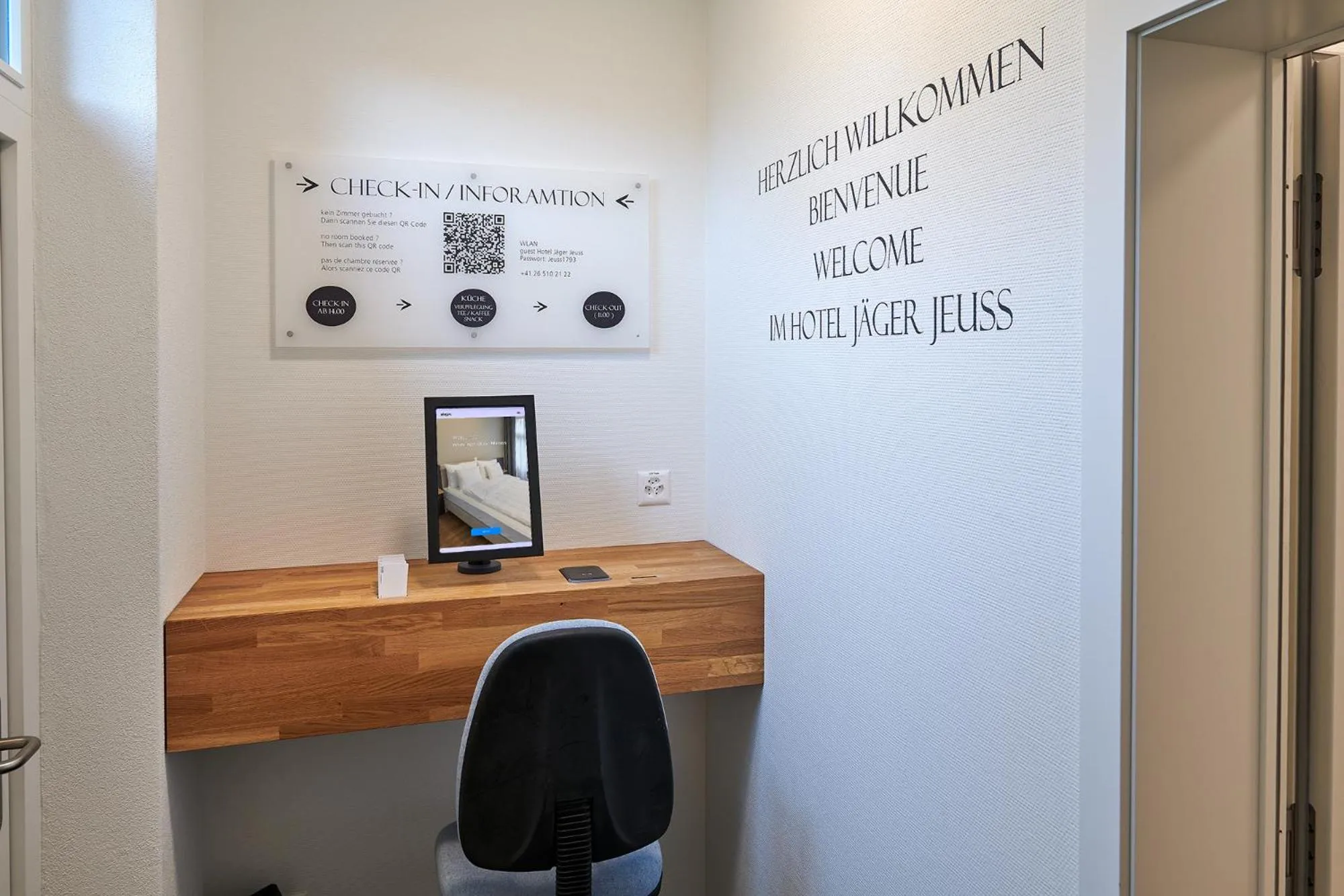 Lobby or reception in Hotel Jäger Jeuss - Murten - Self-Check-in