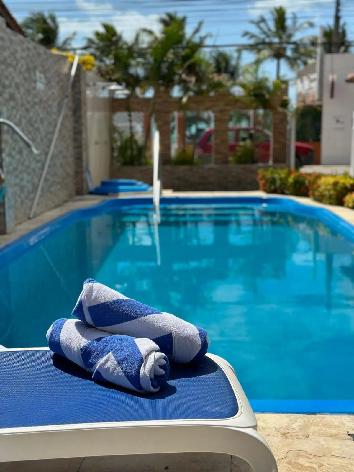 Swimming pool in Pousada Badejo