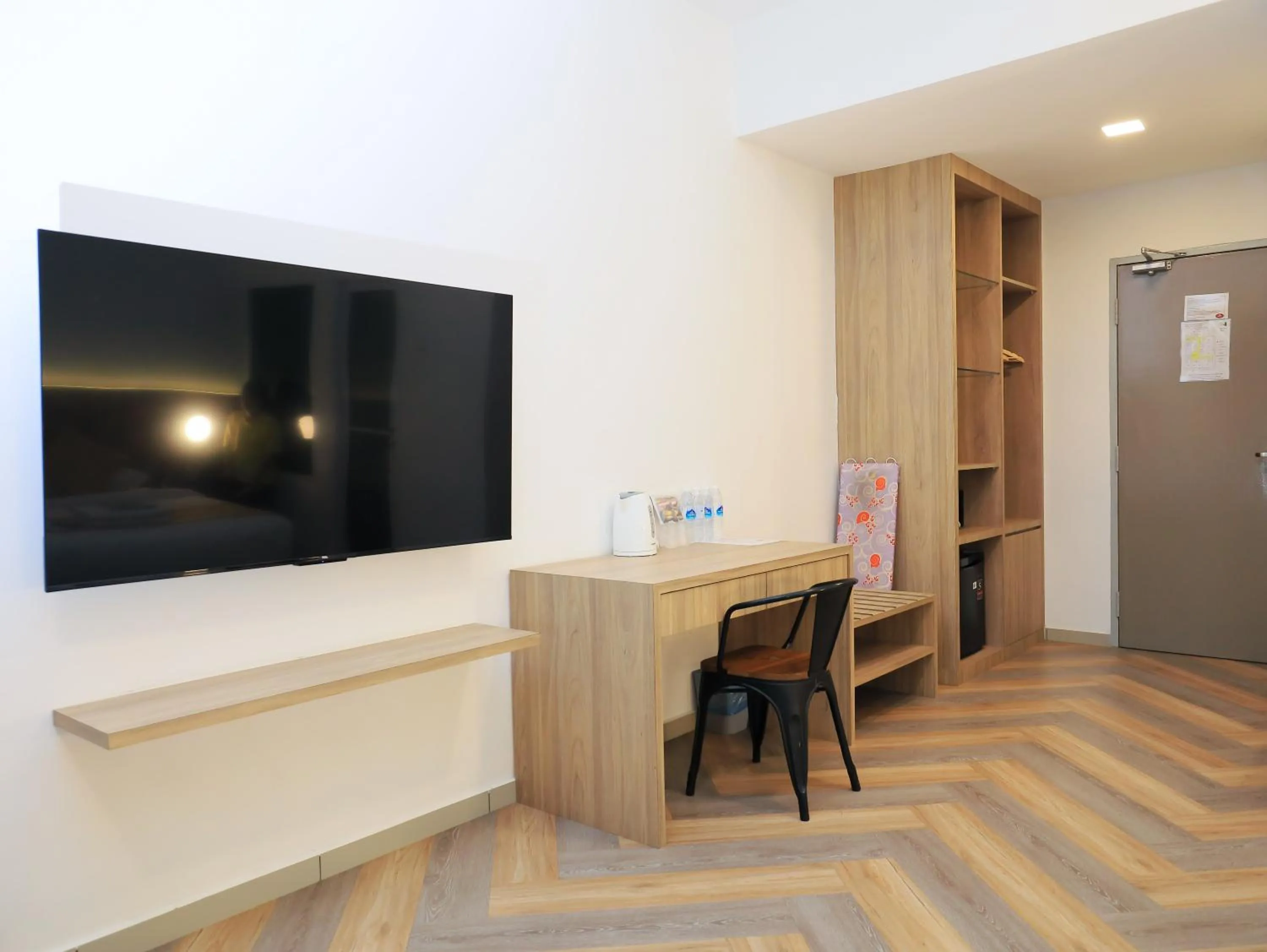 TV and multimedia in BIG TREE HOTEL