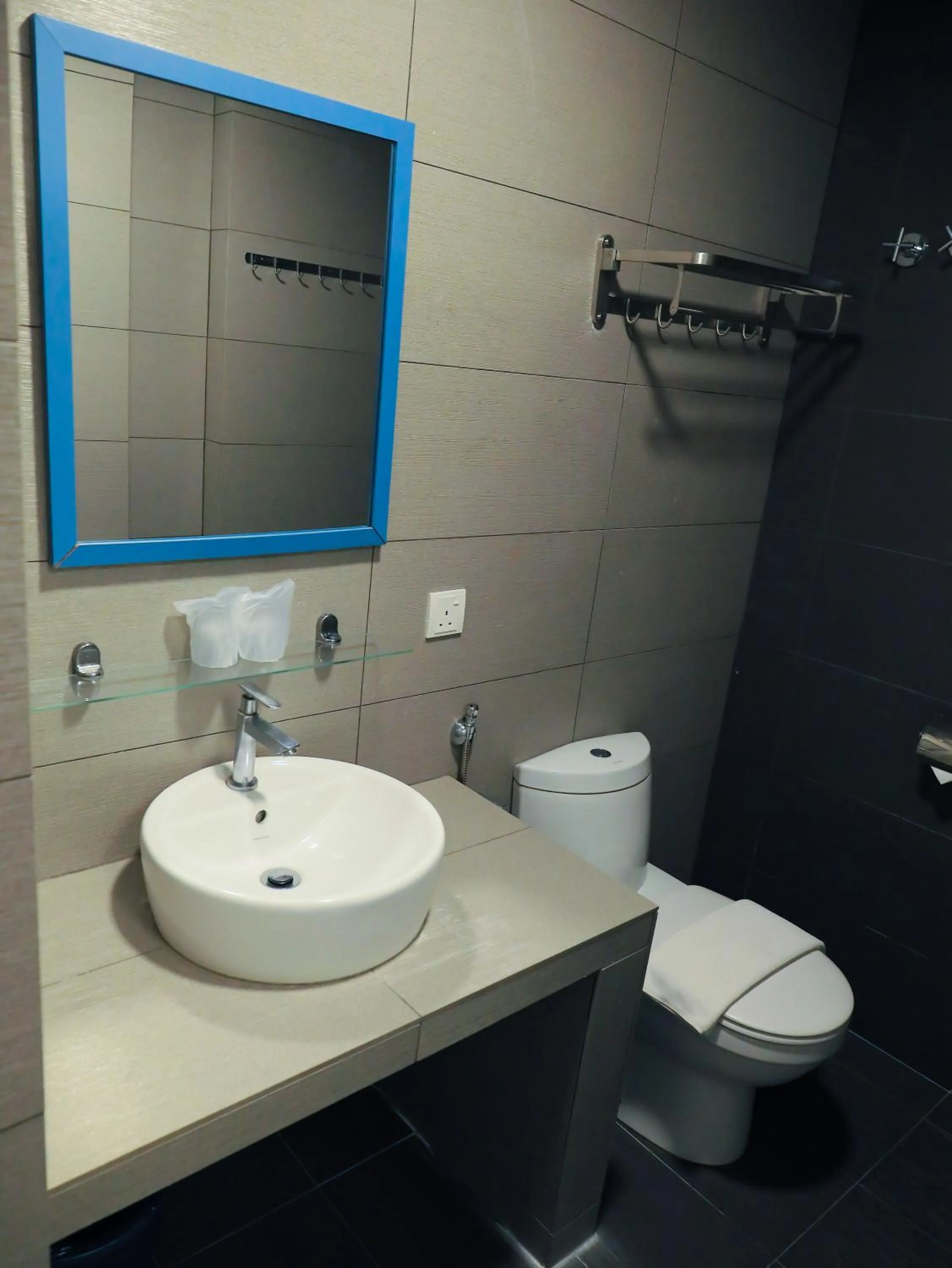 Toilet in BIG TREE HOTEL