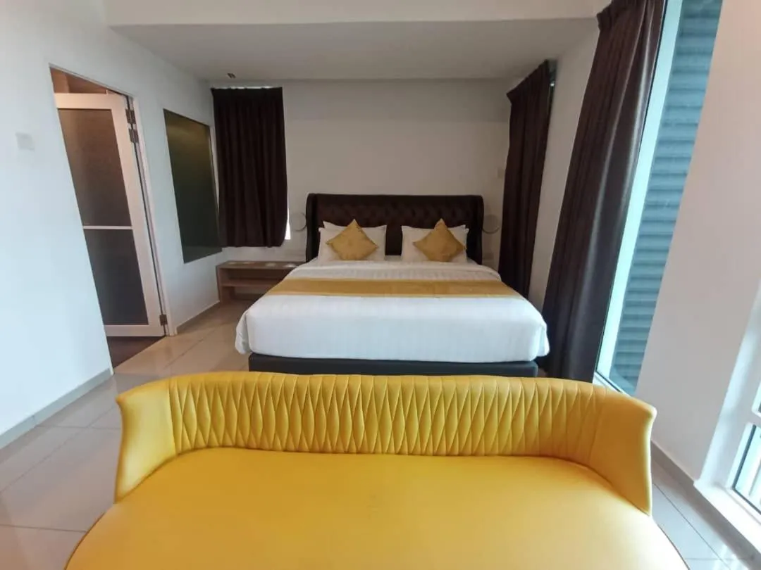 Bed in BIG TREE HOTEL