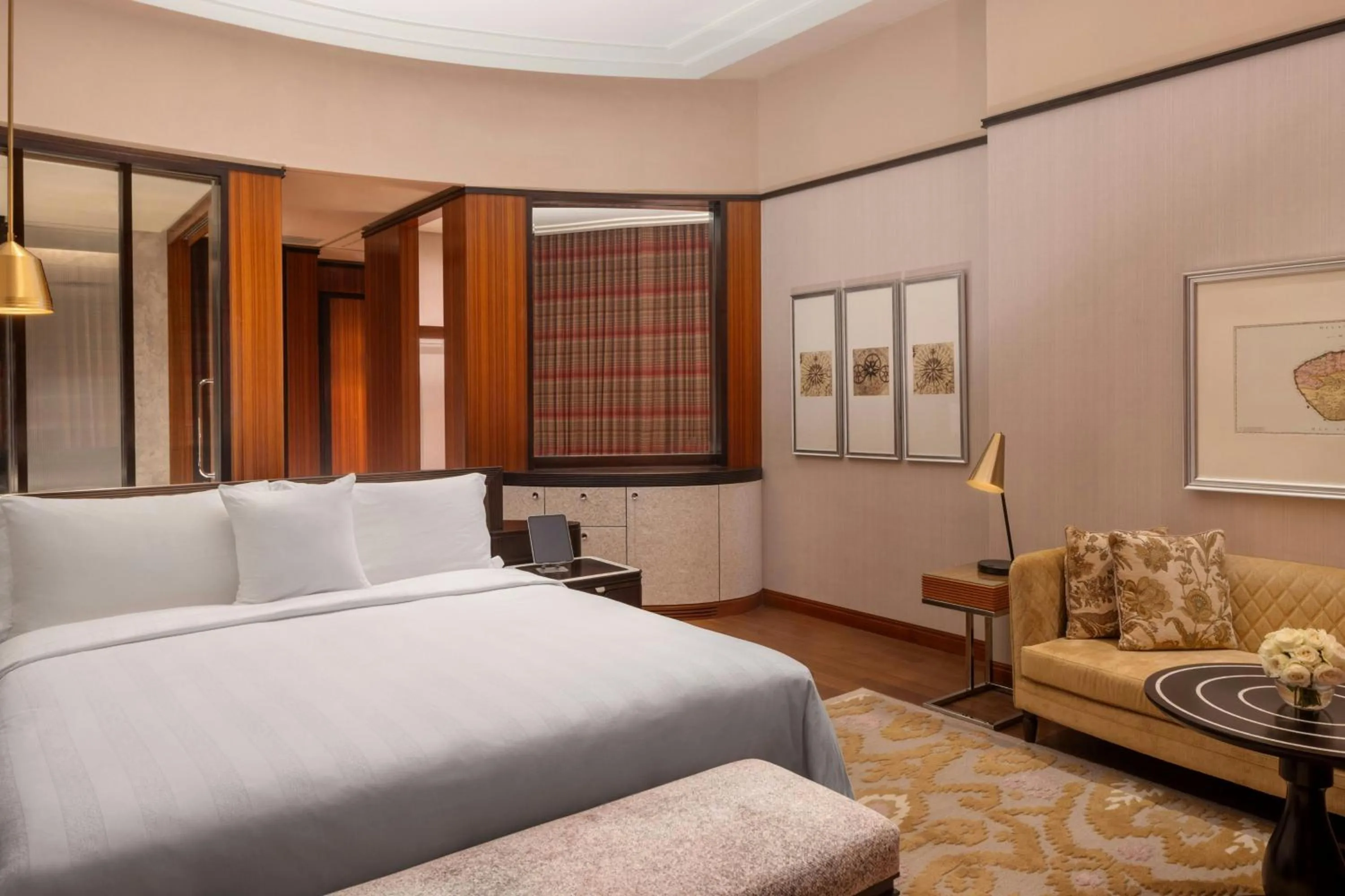 Living room, Bed in ITC Ratnadipa, a Luxury Collection Hotel, Colombo