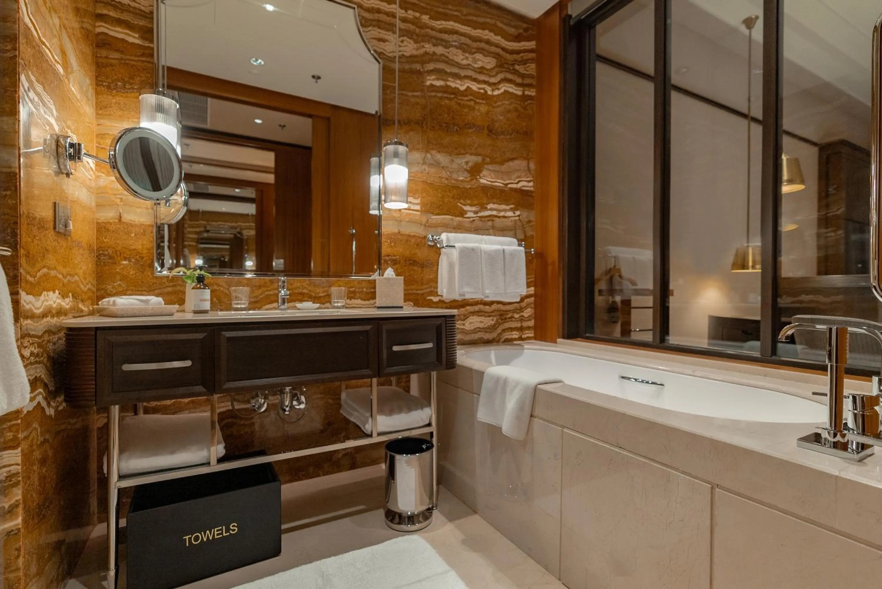 Bathroom in ITC Ratnadipa, a Luxury Collection Hotel, Colombo