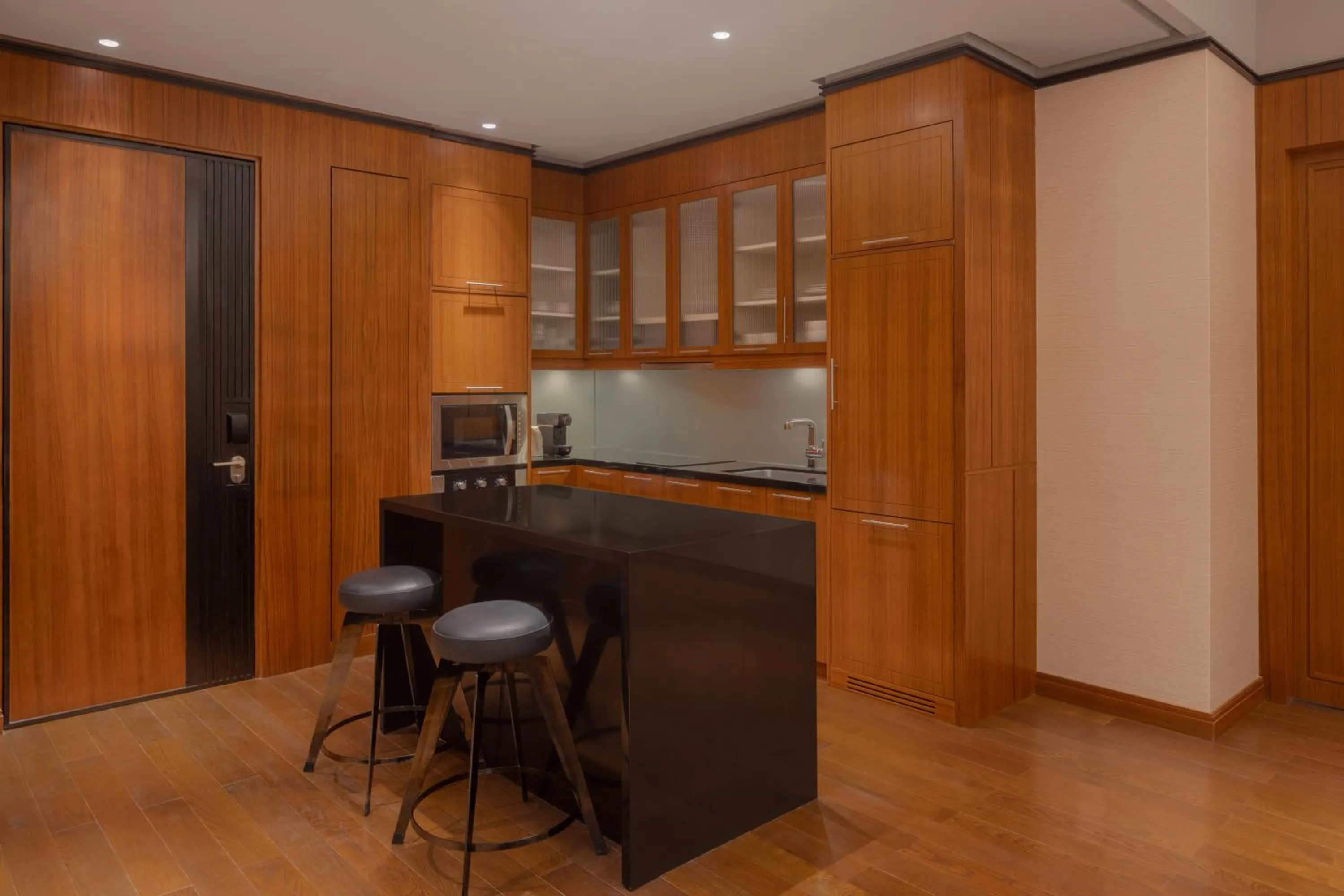 Kitchen or kitchenette in ITC Ratnadipa, a Luxury Collection Hotel, Colombo