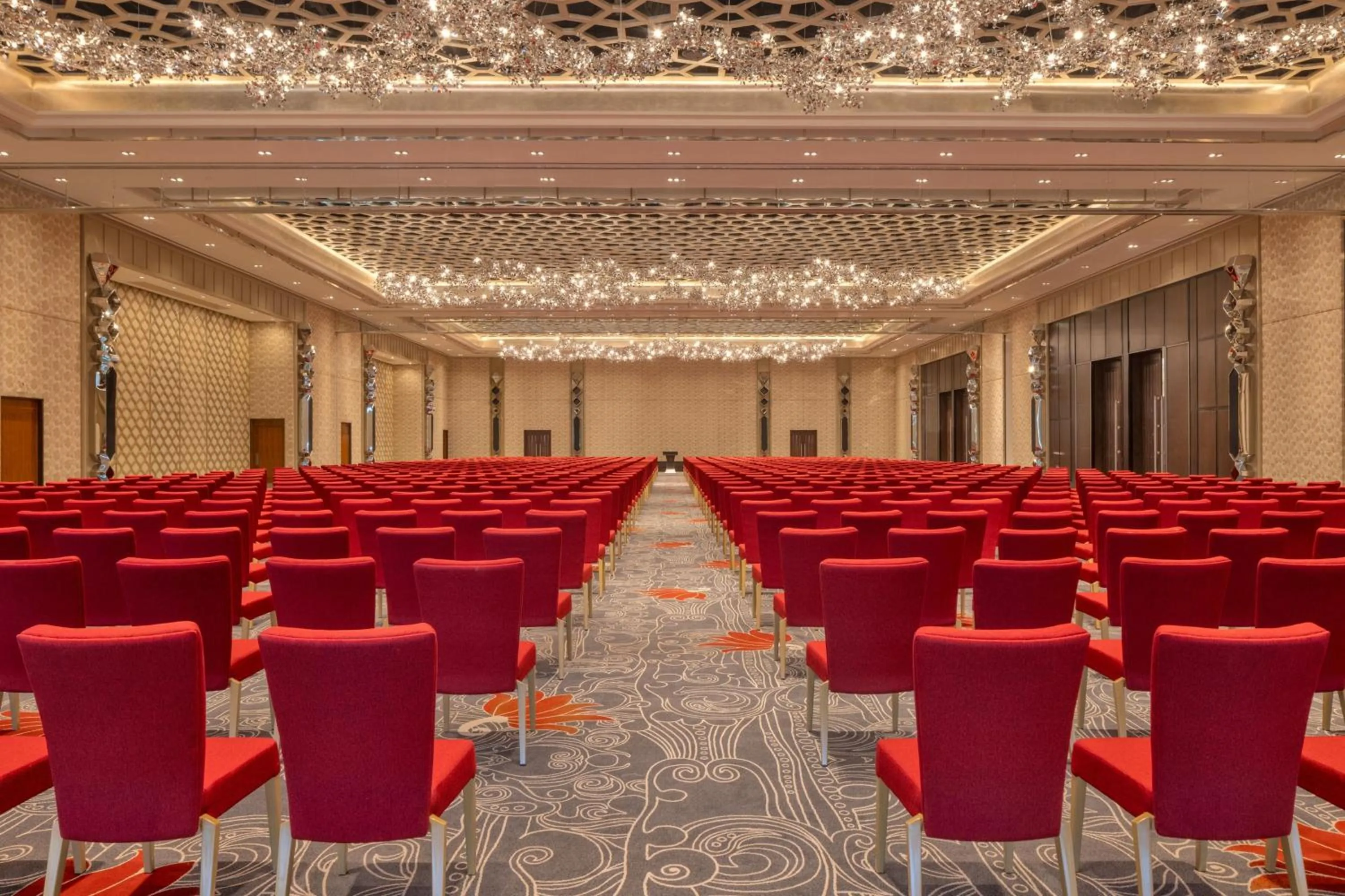 Entertainment in ITC Ratnadipa, a Luxury Collection Hotel, Colombo