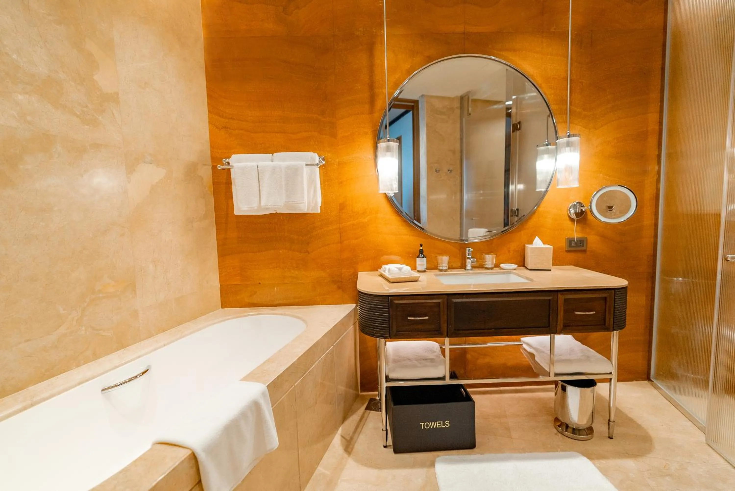 Bed in ITC Ratnadipa, a Luxury Collection Hotel, Colombo