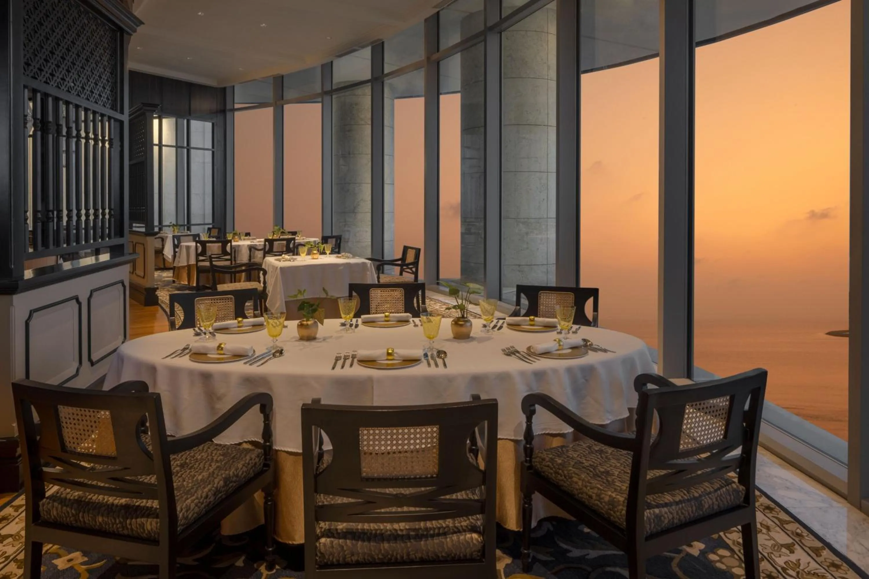 Restaurant/places to eat in ITC Ratnadipa, a Luxury Collection Hotel, Colombo