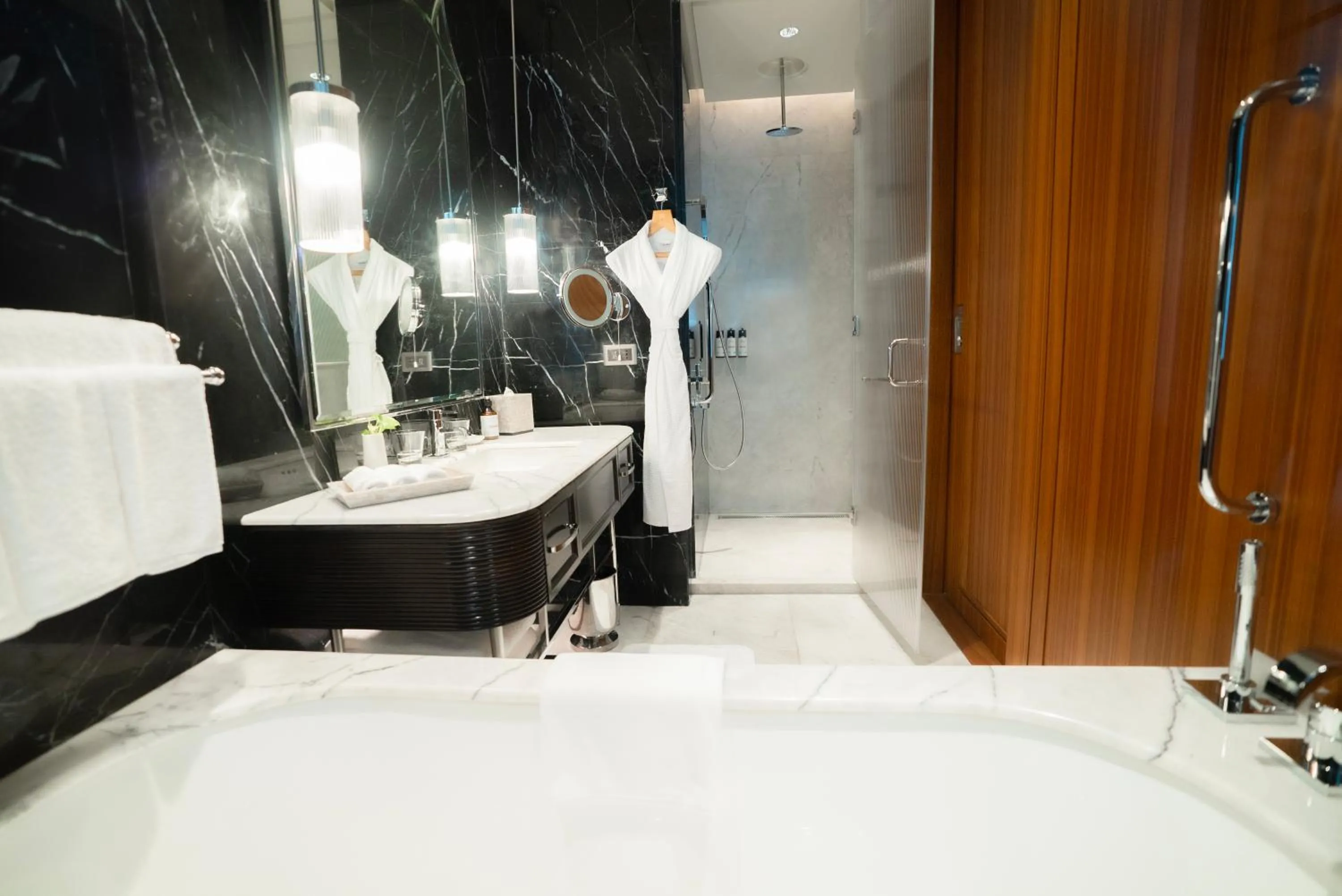 Bathroom in ITC Ratnadipa, a Luxury Collection Hotel, Colombo