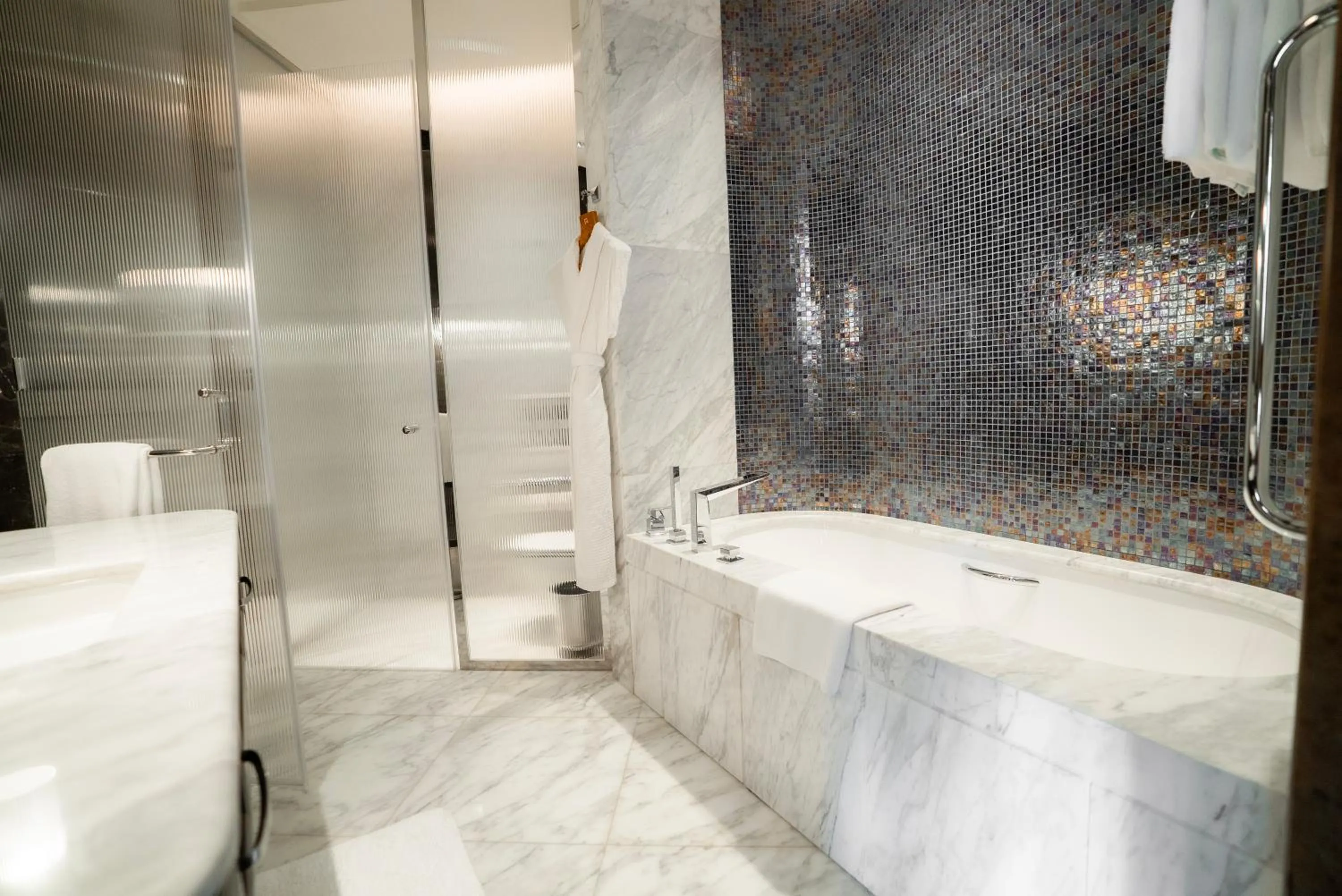 Bathroom in ITC Ratnadipa, a Luxury Collection Hotel, Colombo