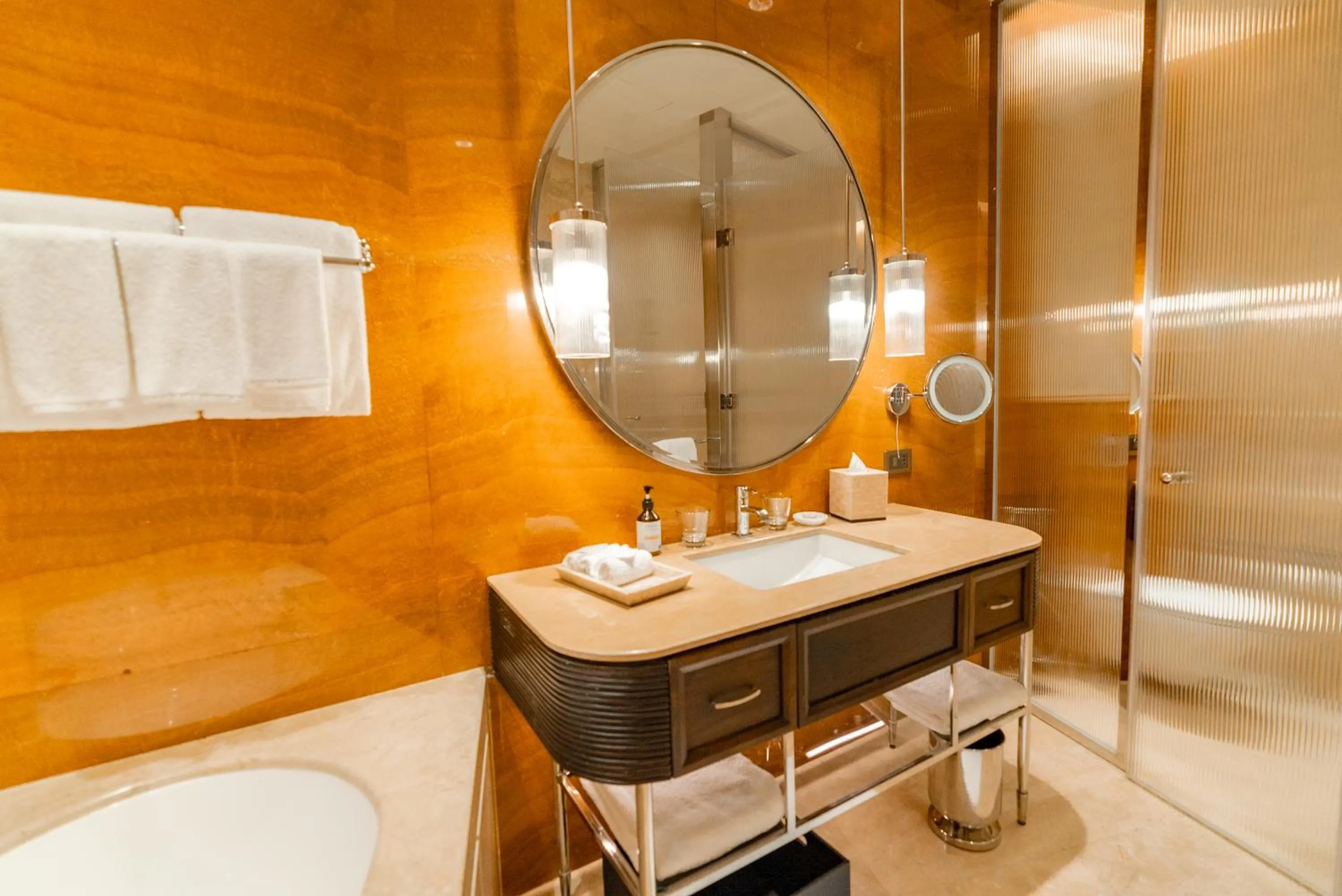 Bathroom in ITC Ratnadipa, a Luxury Collection Hotel, Colombo