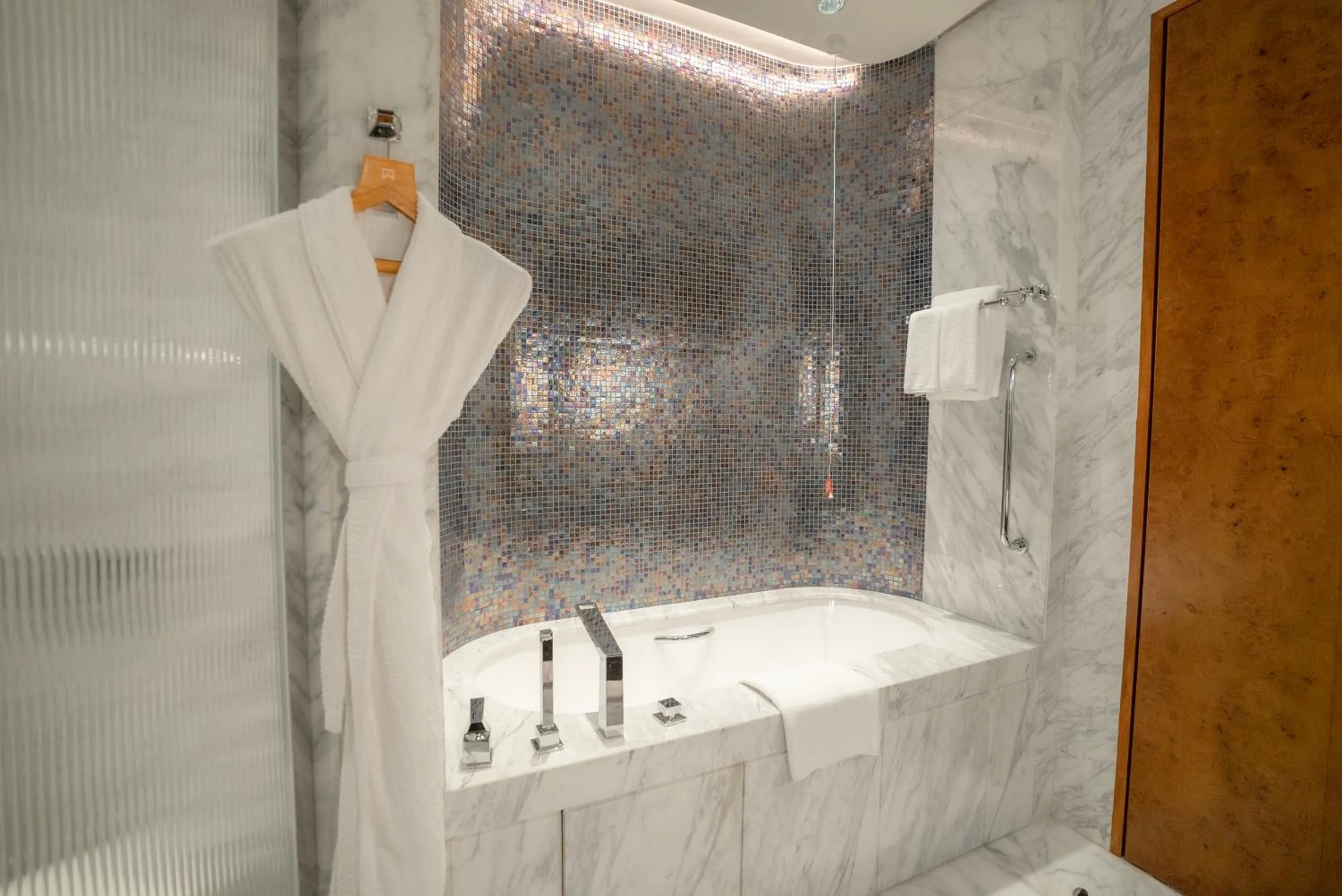 Bathroom in ITC Ratnadipa, a Luxury Collection Hotel, Colombo