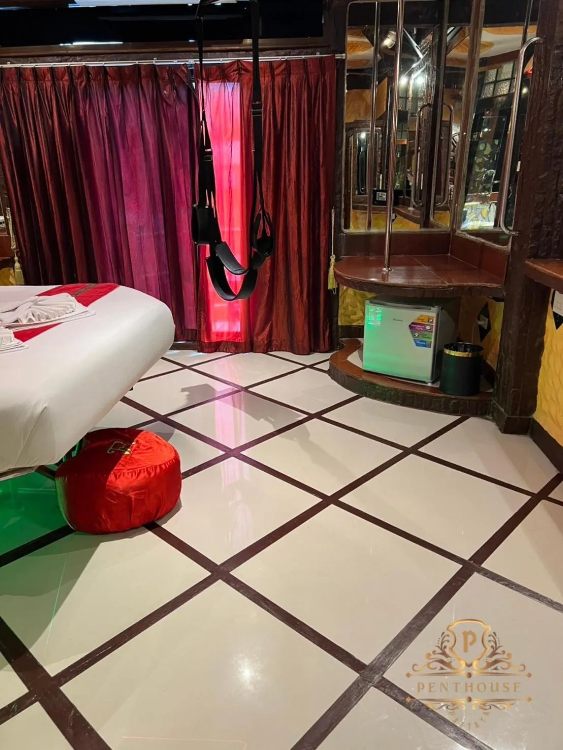 minibar, Bed in PENTHOUSE PATTAYA