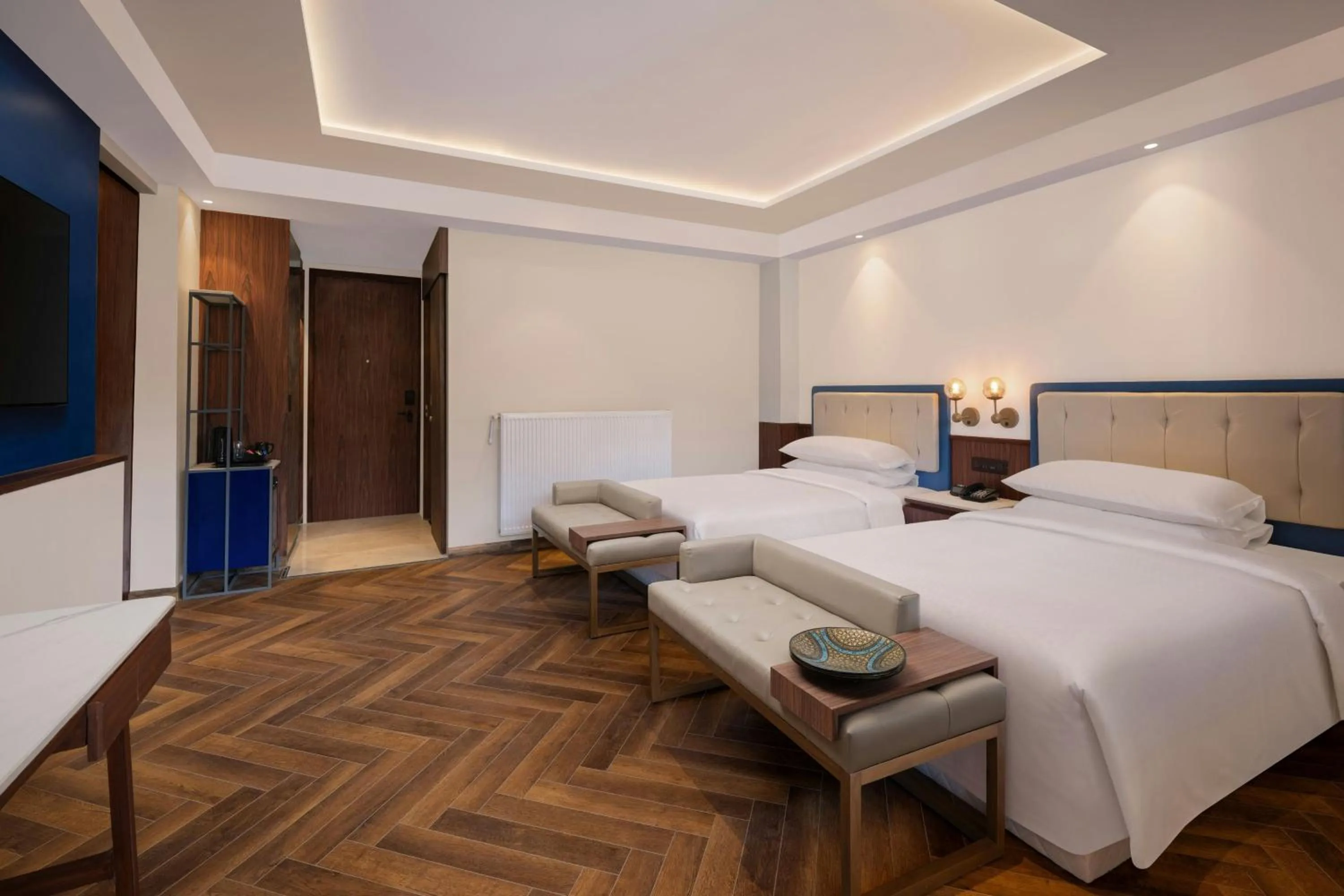 Photo of the whole room, Bed in Four Points by Sheraton Sonmarg Resort