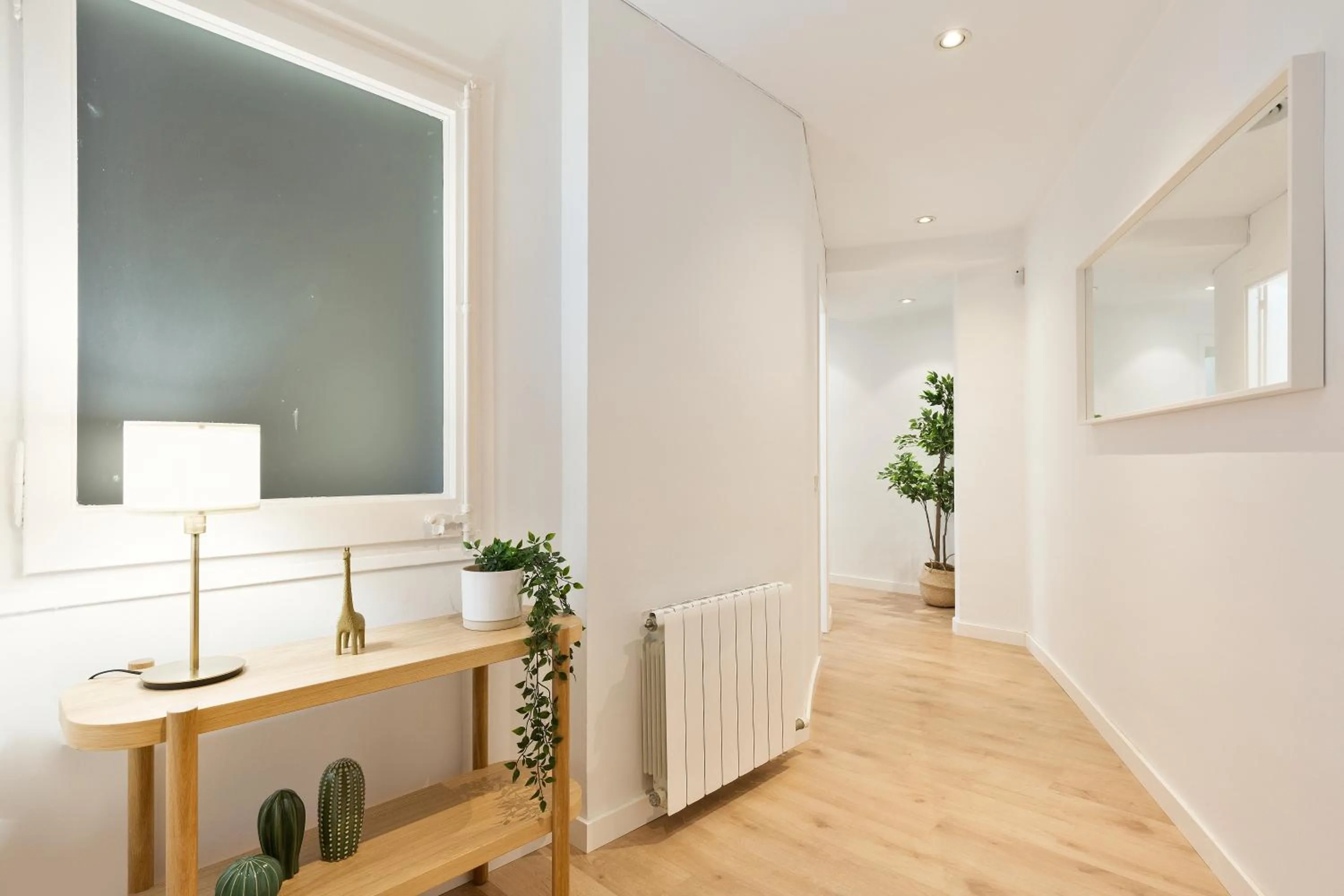 Lobby or reception in Suites Barcelona Park Güell