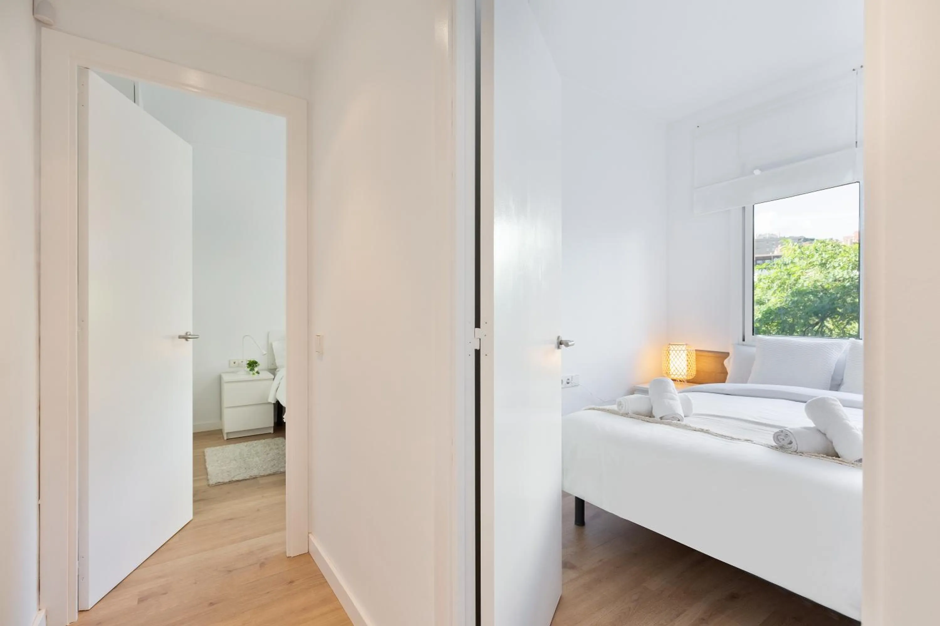 Photo of the whole room, Bed in Suites Barcelona Park Güell