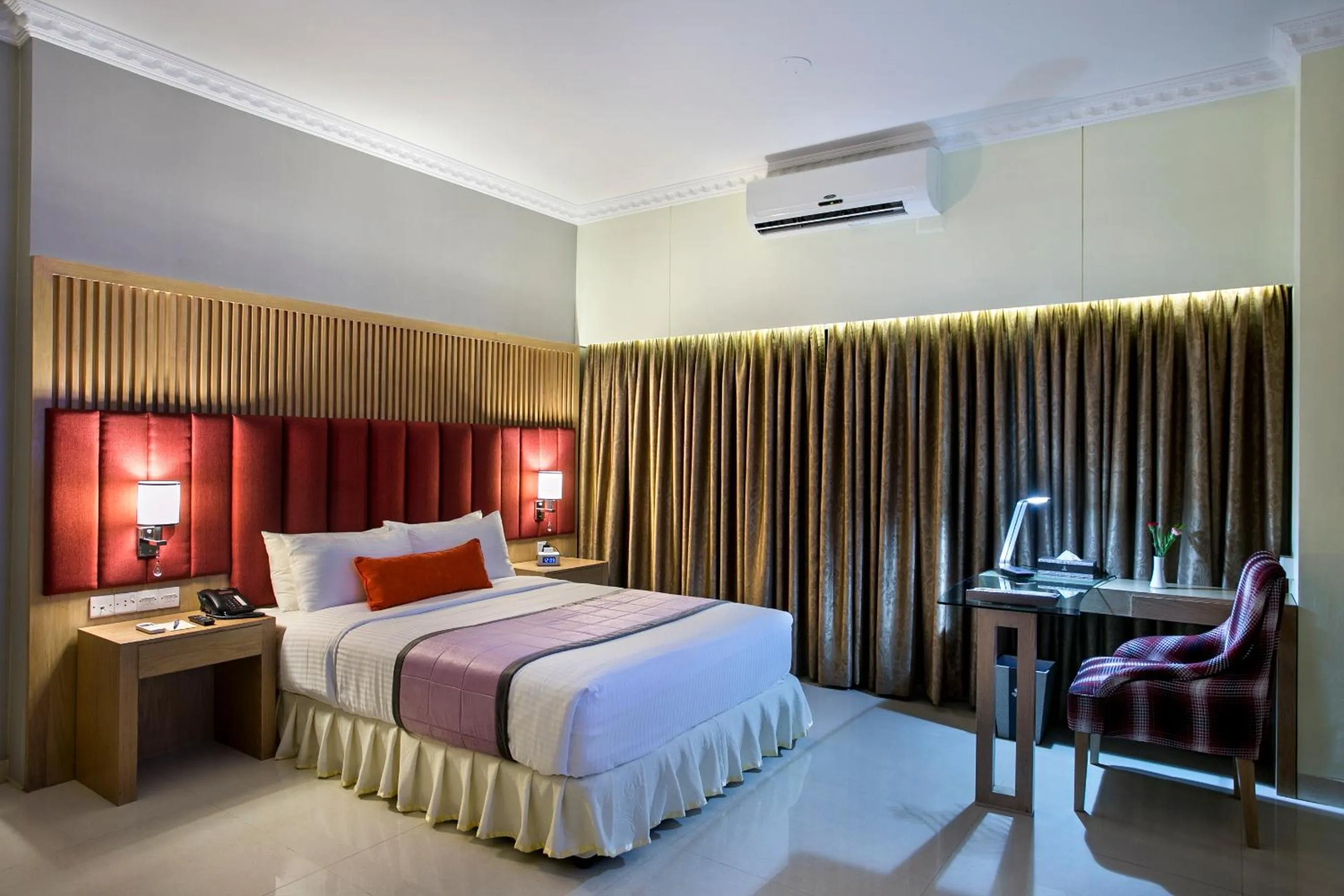 Photo of the whole room, Bed in Ascott Palace Dhaka