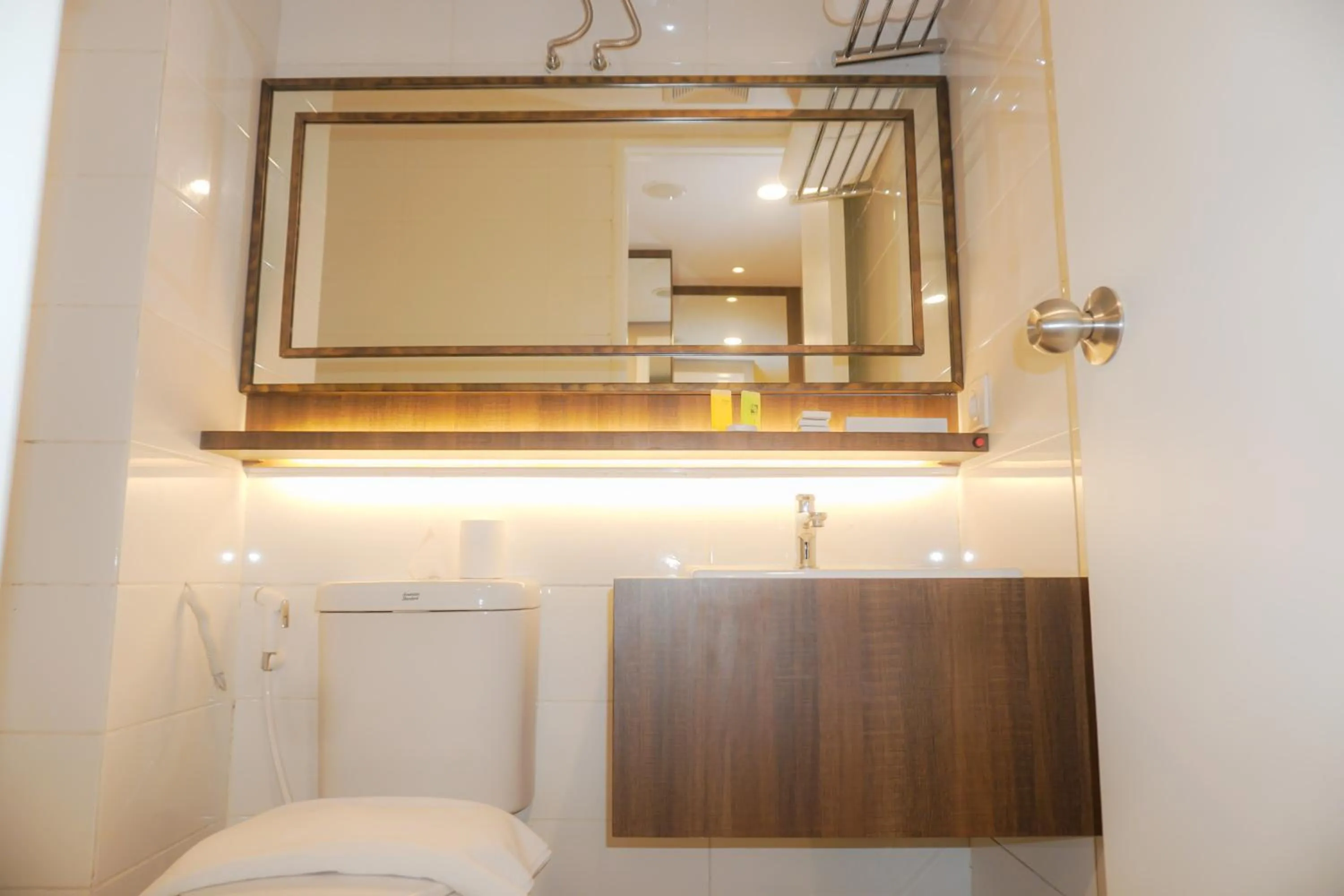 Toilet in Swiss-Belcourt Serpong