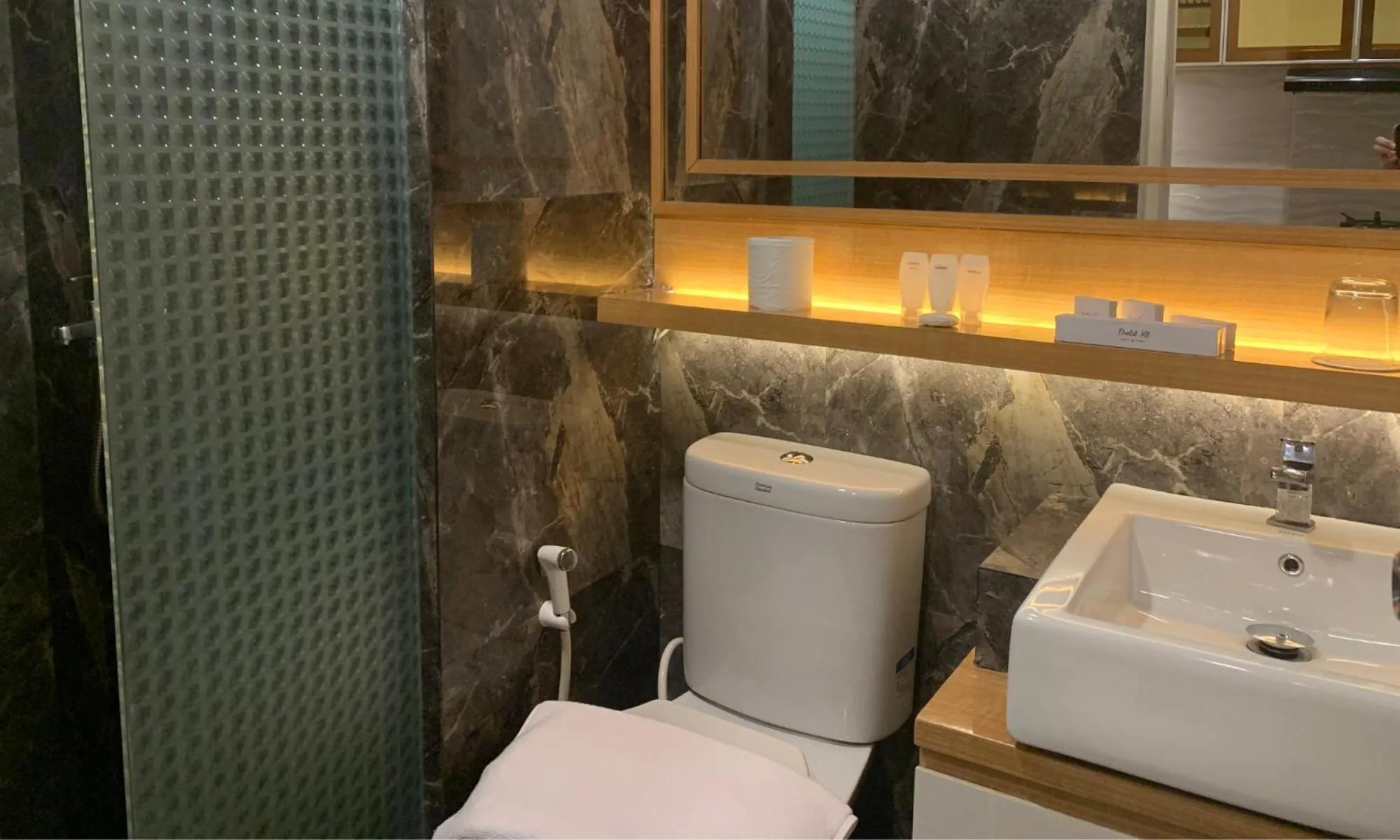 Toilet in Swiss-Belcourt Serpong