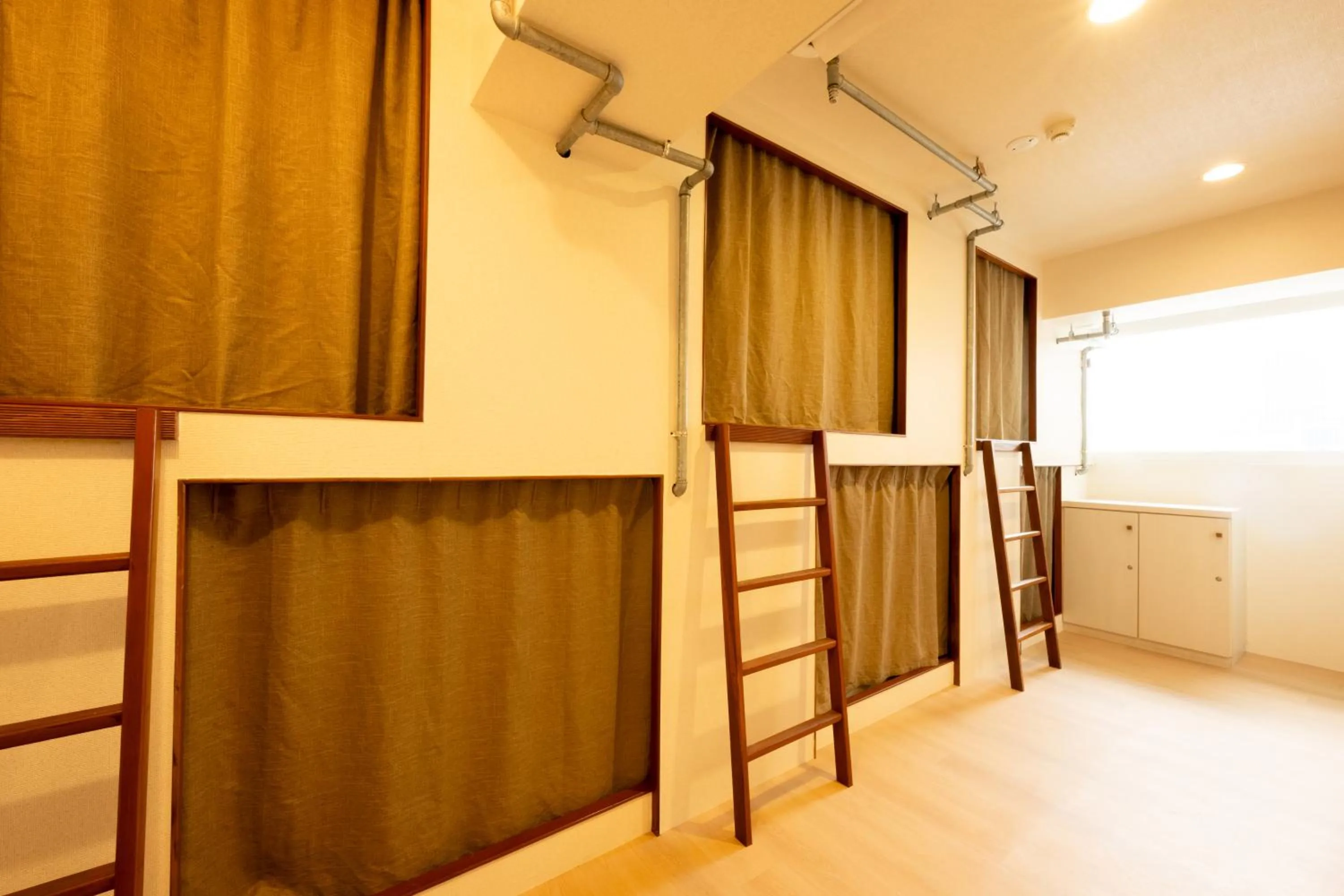 Photo of the whole room, Bed in Cat Tail Pocket Inn