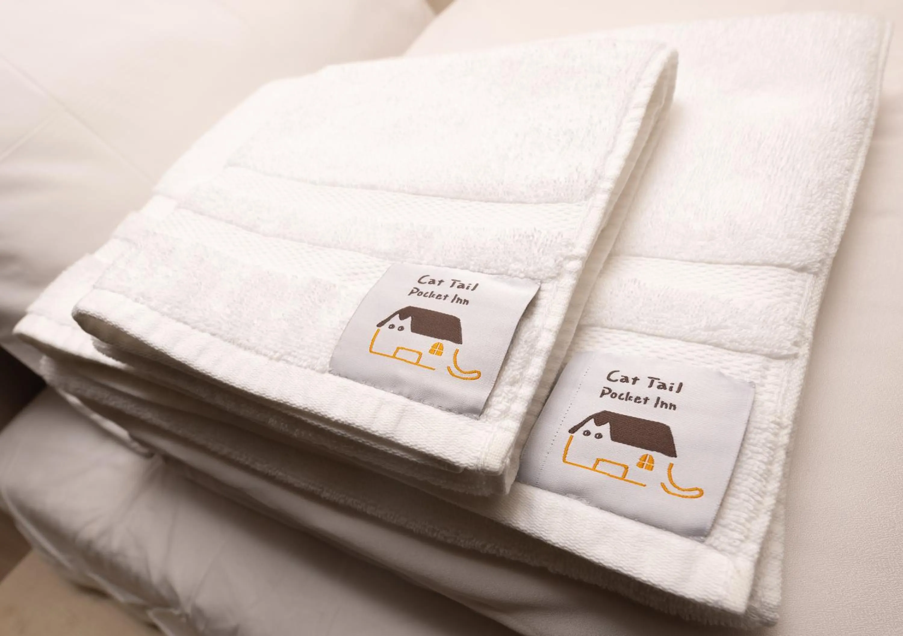 towels, Bed in Cat Tail Pocket Inn