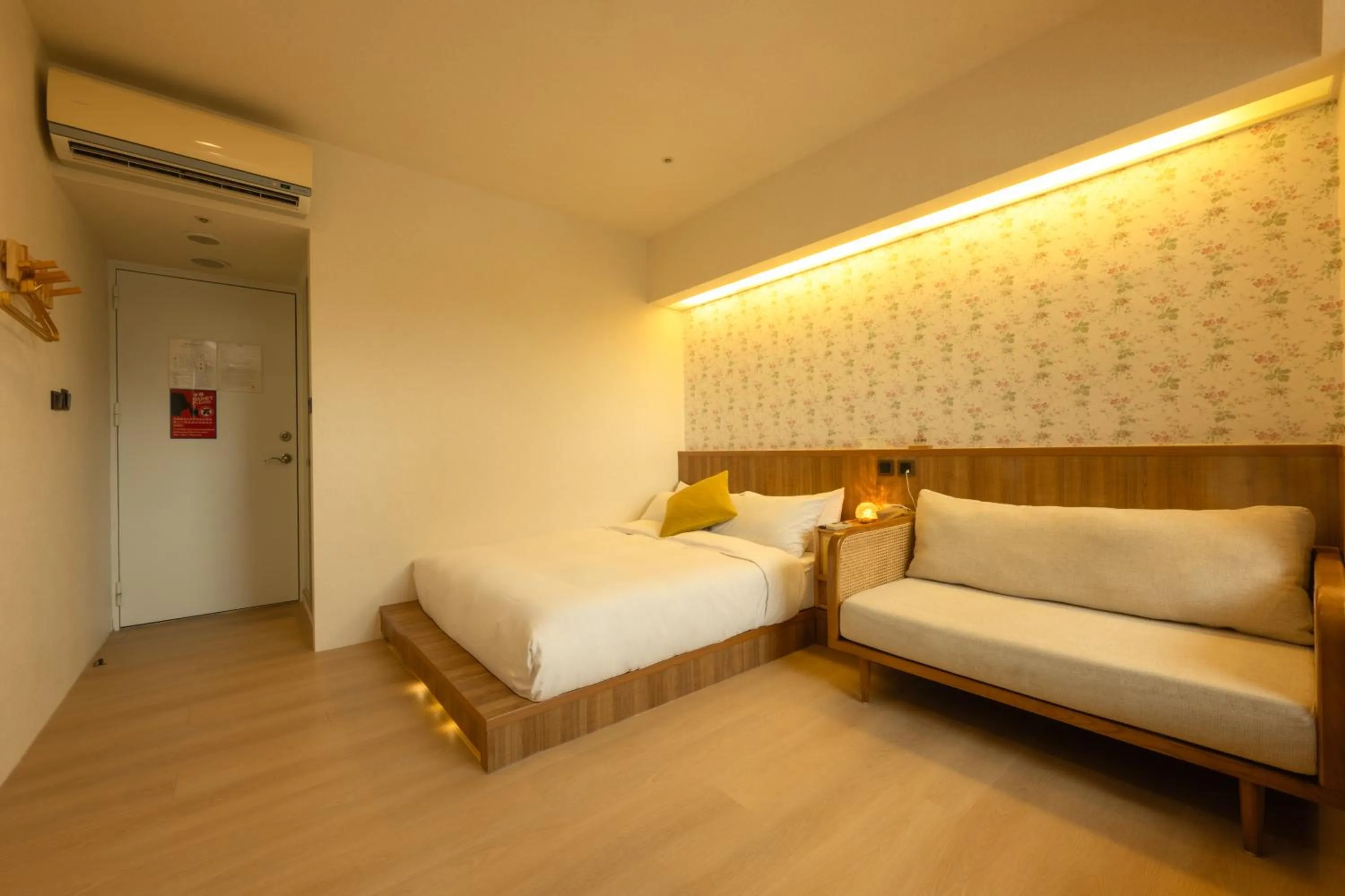 Bed in Cat Tail Pocket Inn