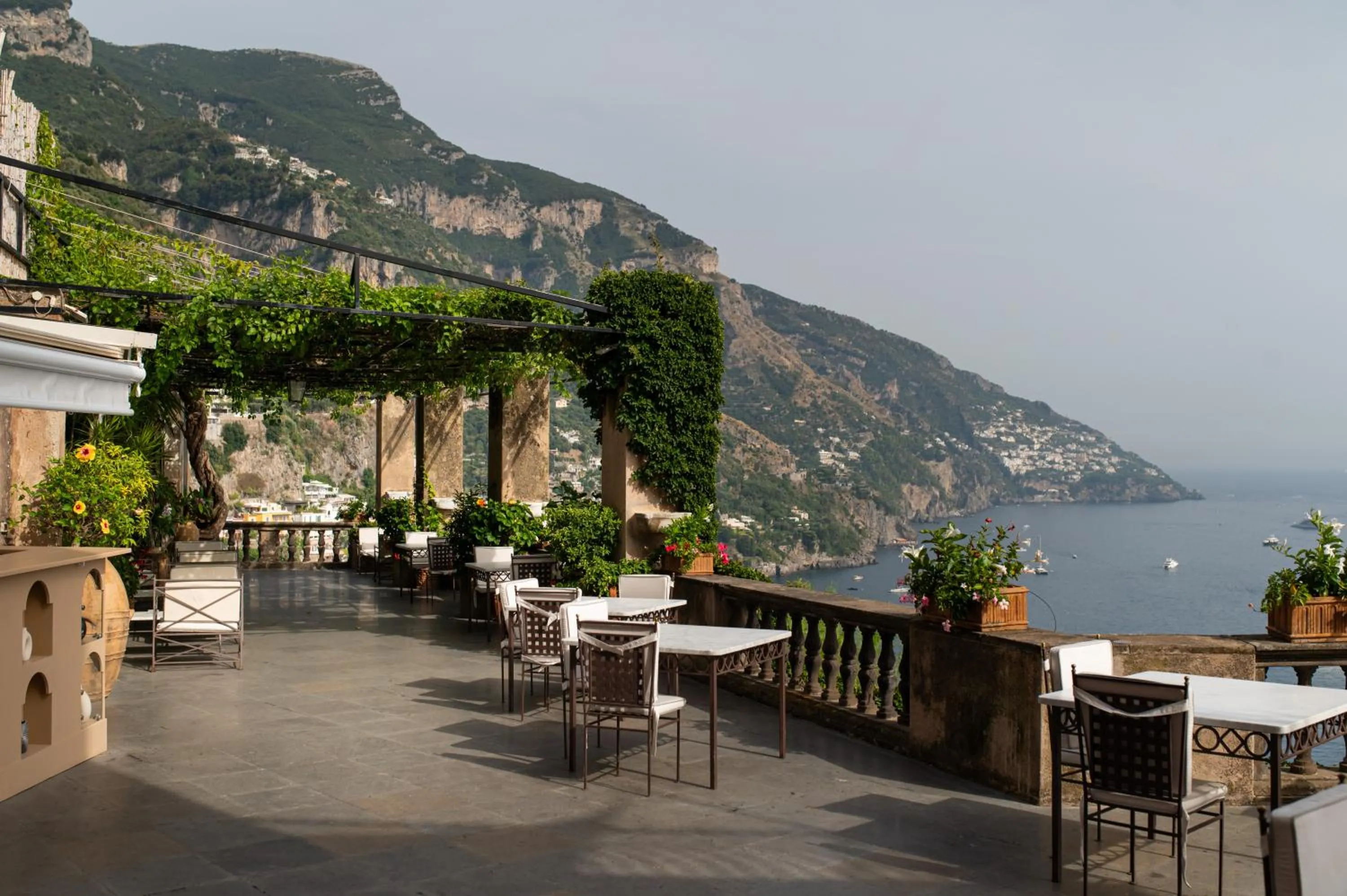 Restaurant/places to eat in Villa Magia