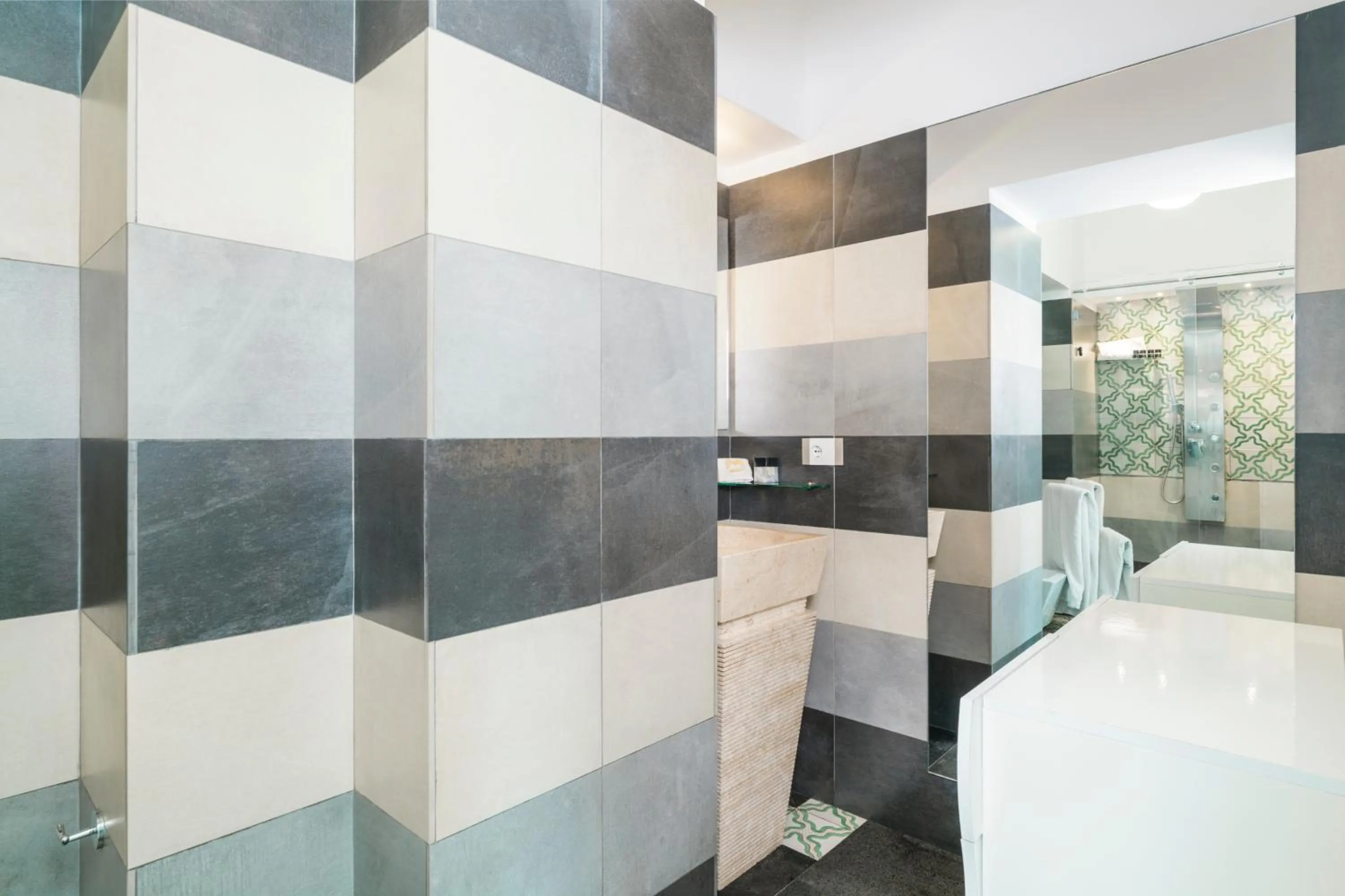 Shower, Bed in Villa Magia