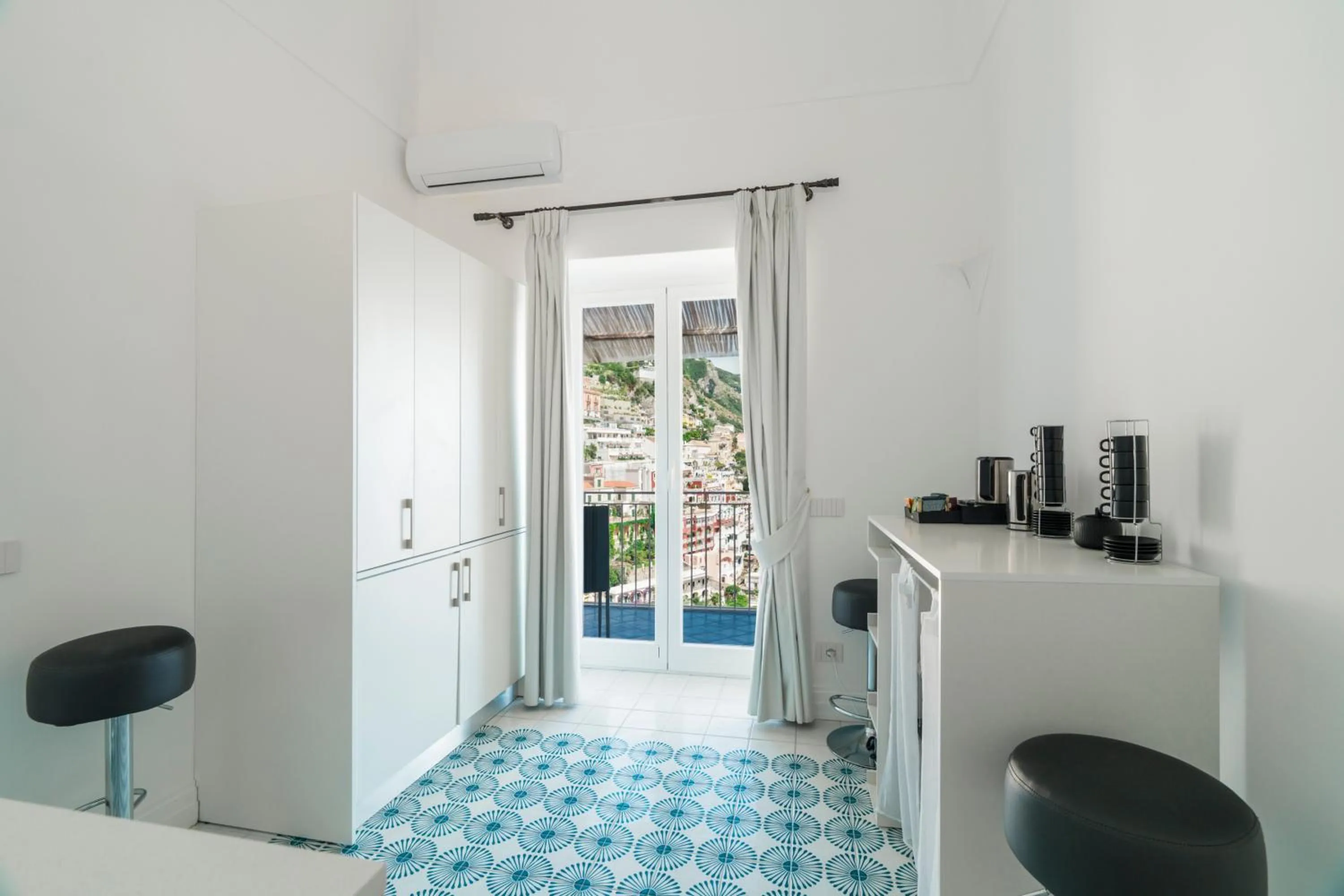 Kitchen or kitchenette in Villa Magia