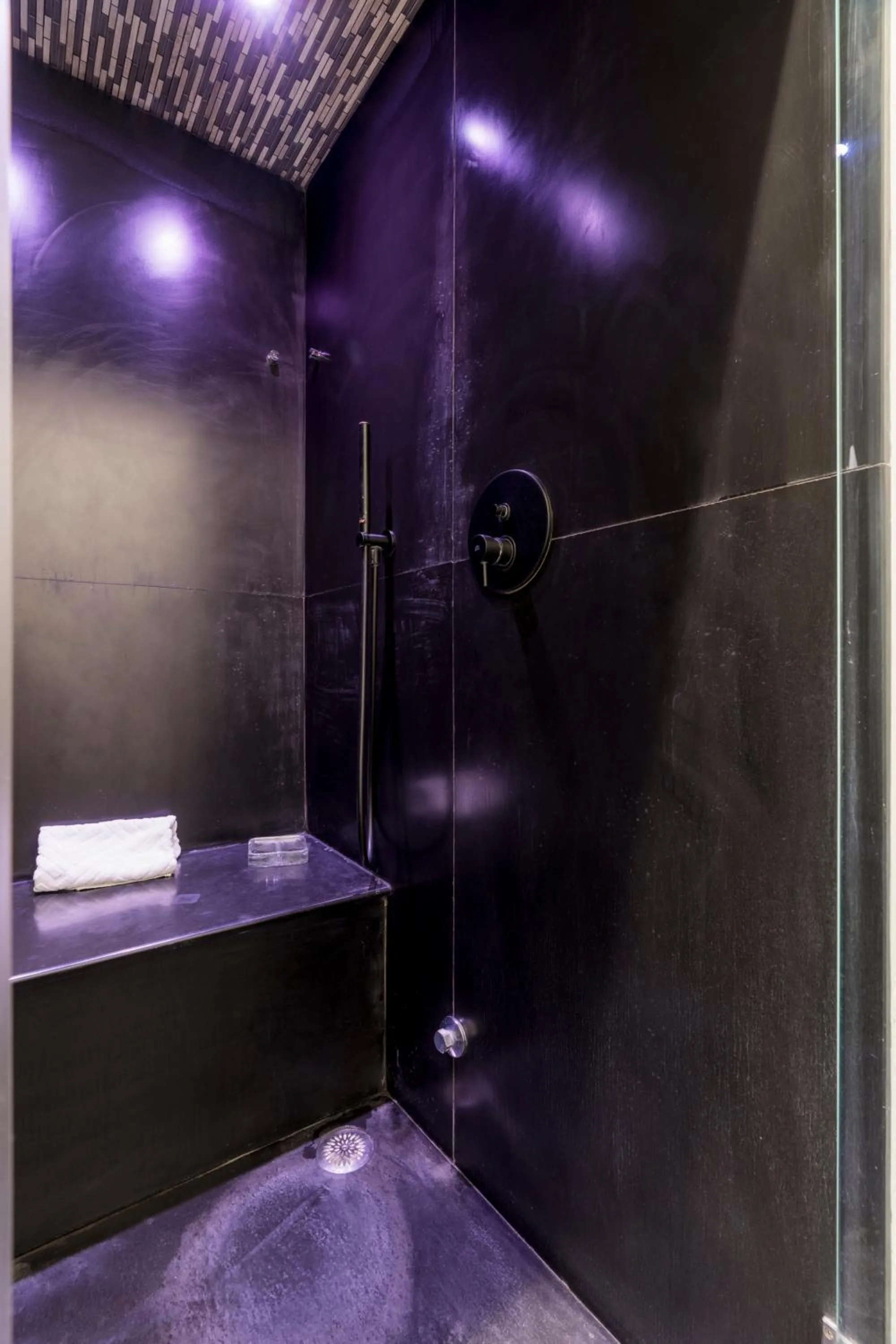 Shower in Villa Magia