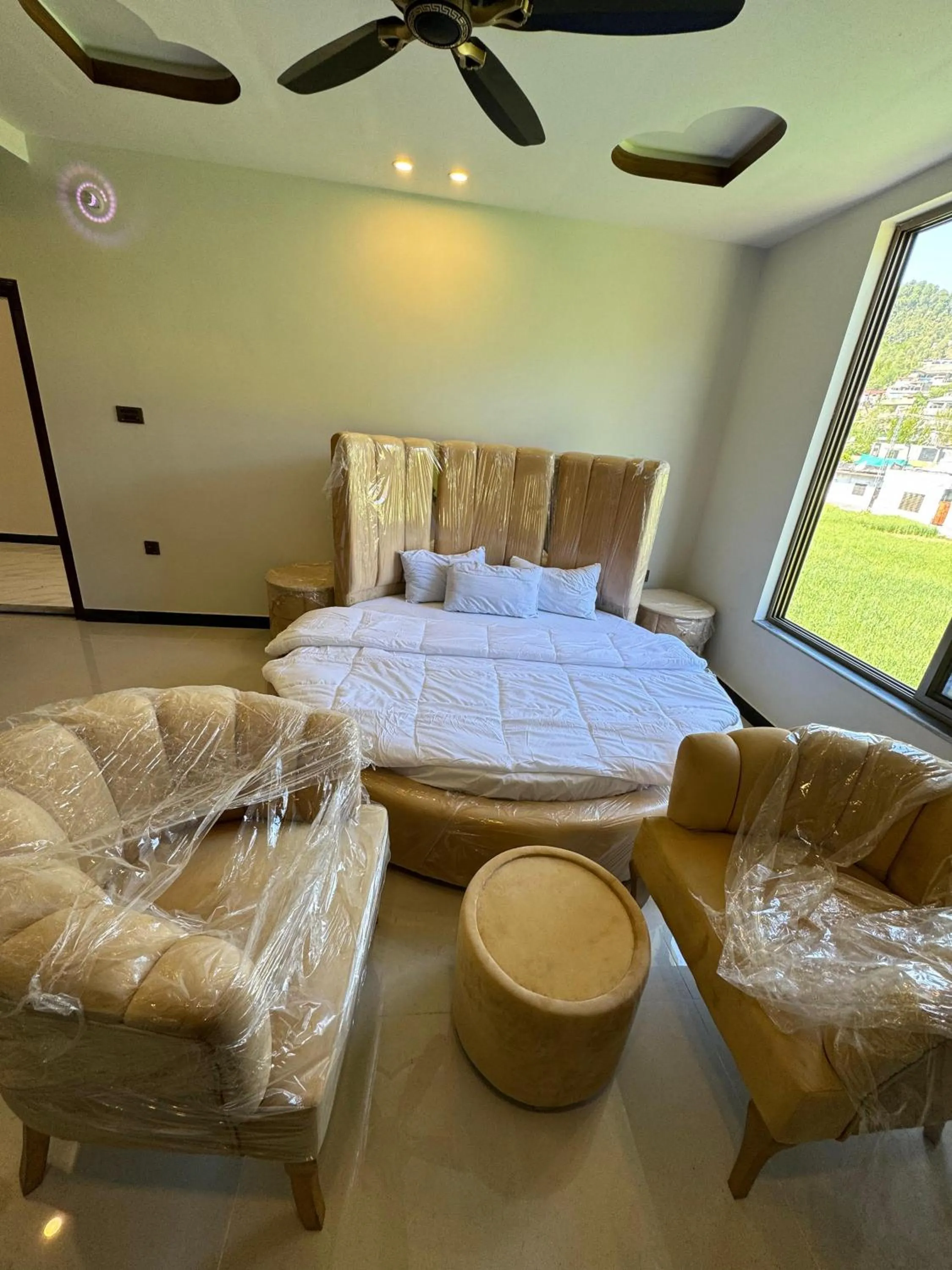 Bed in Royal Shangrila Balakot