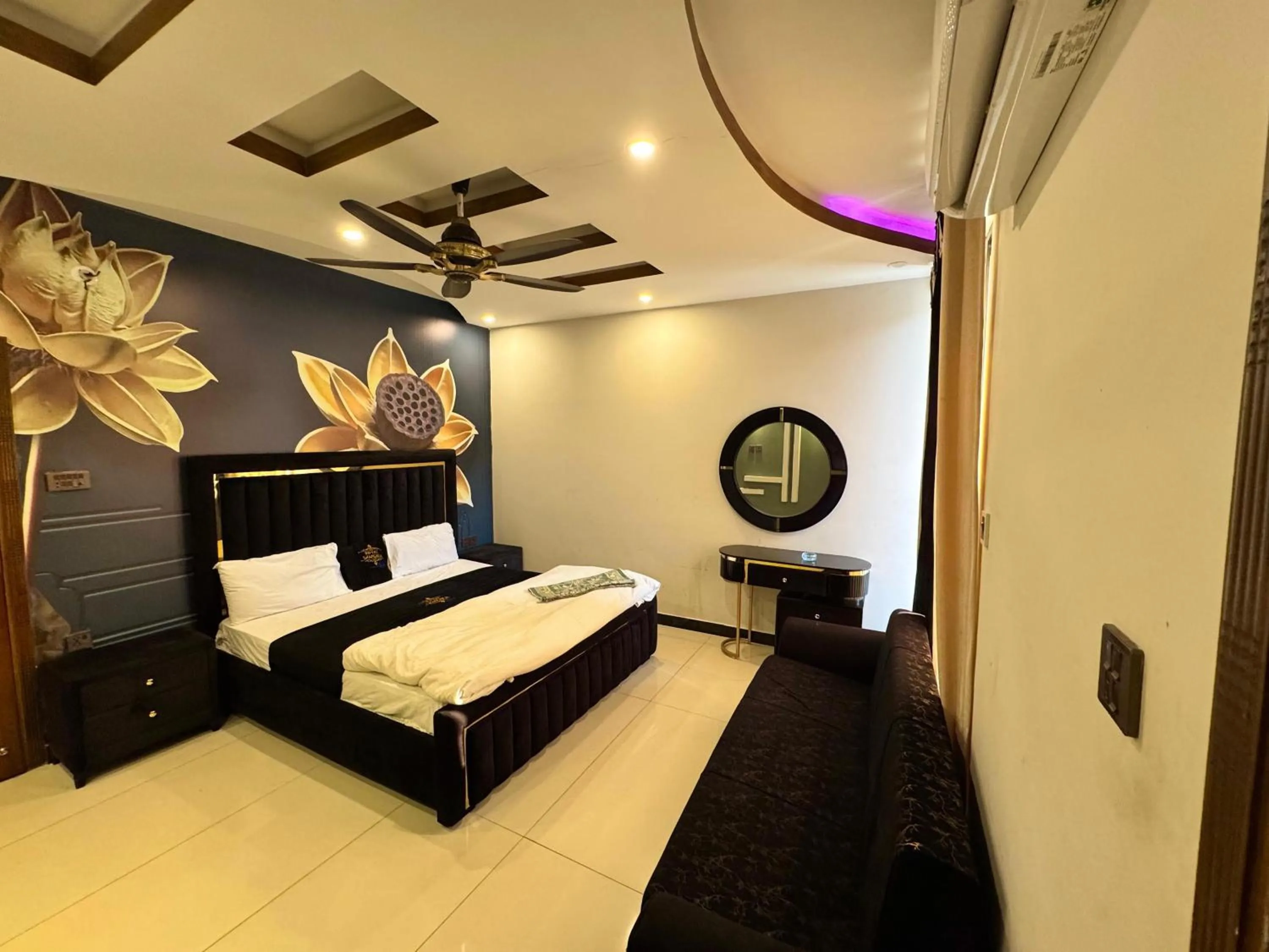 Bed in Royal Shangrila Balakot