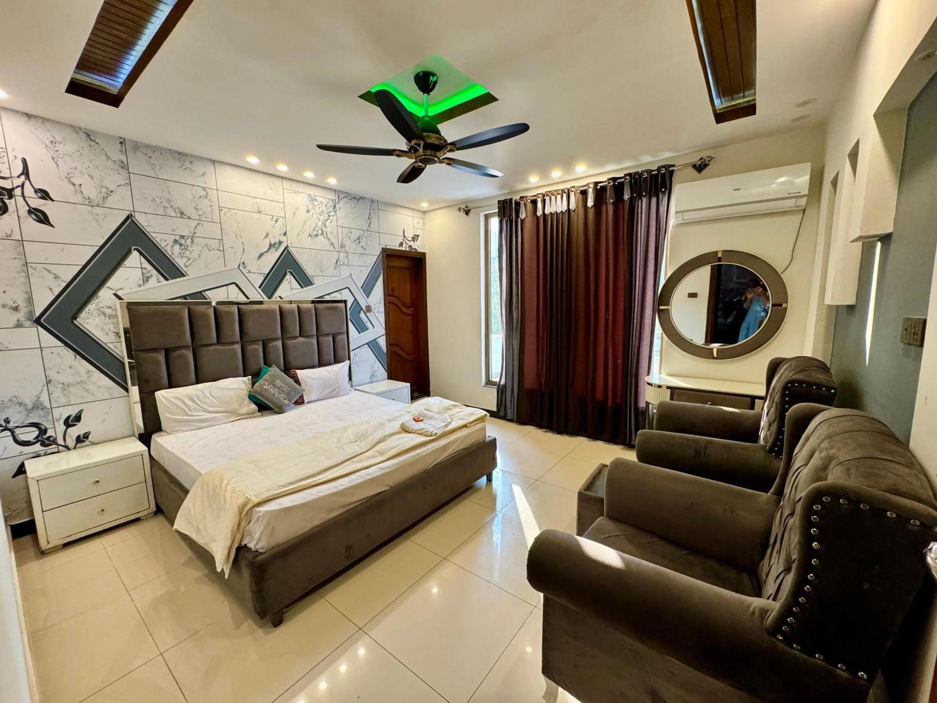 Bed in Royal Shangrila Balakot