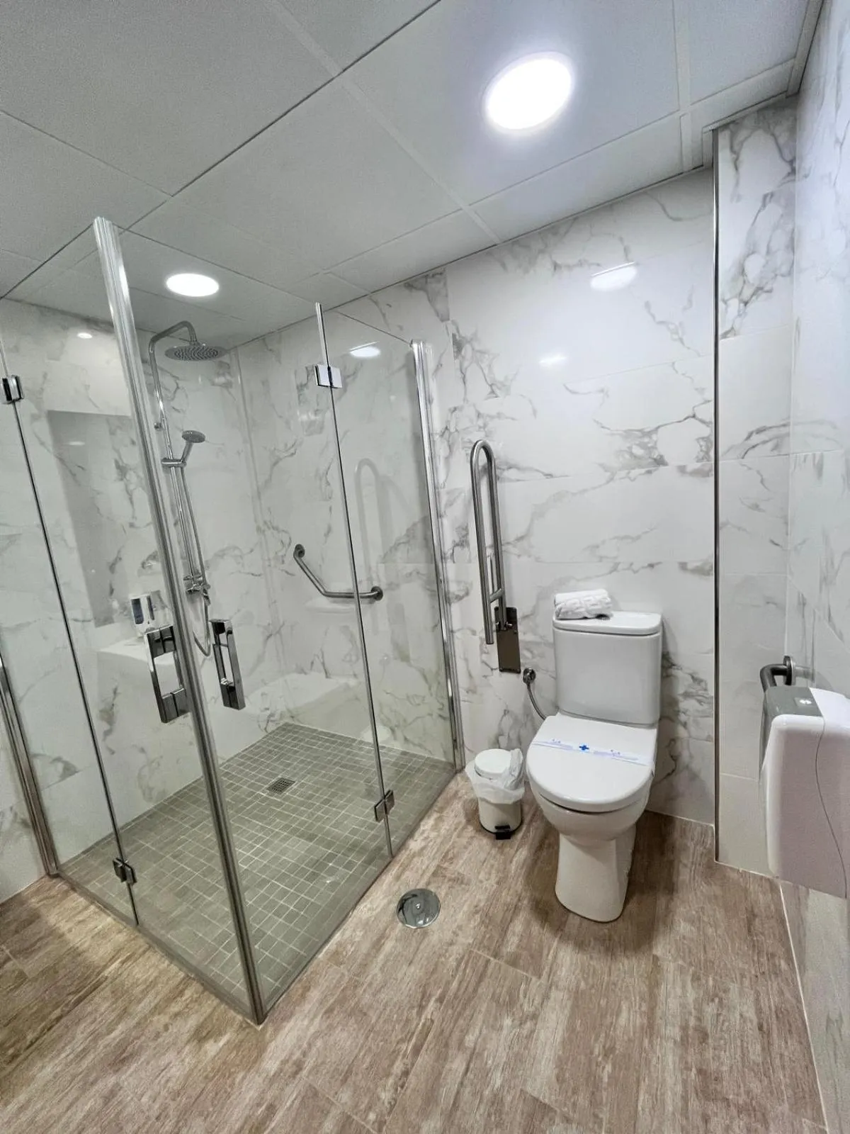 Shower in Hotel Romerito