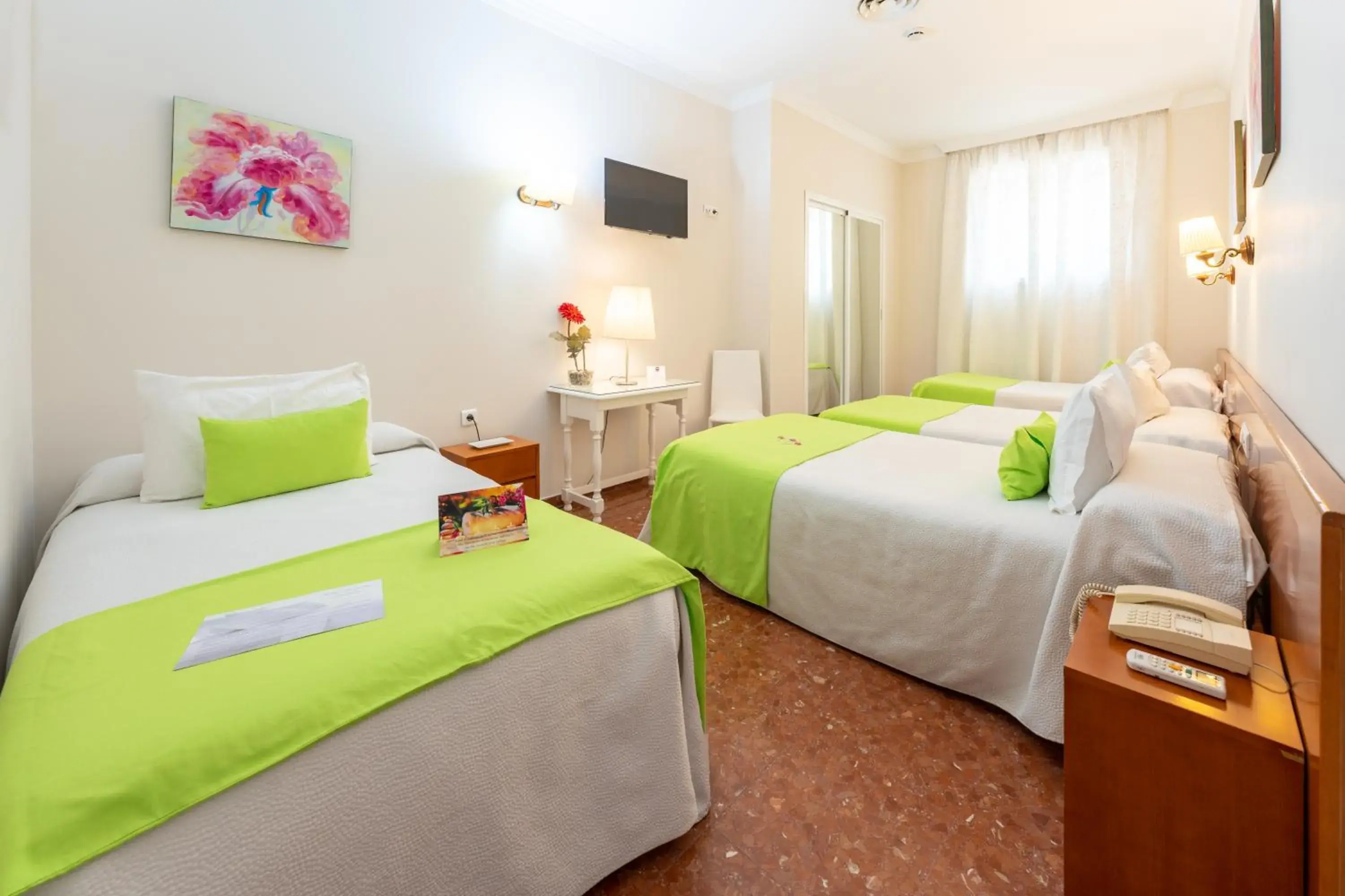 Quadruple Room in Hotel Romerito Quadruple Room in Hotel Romerito