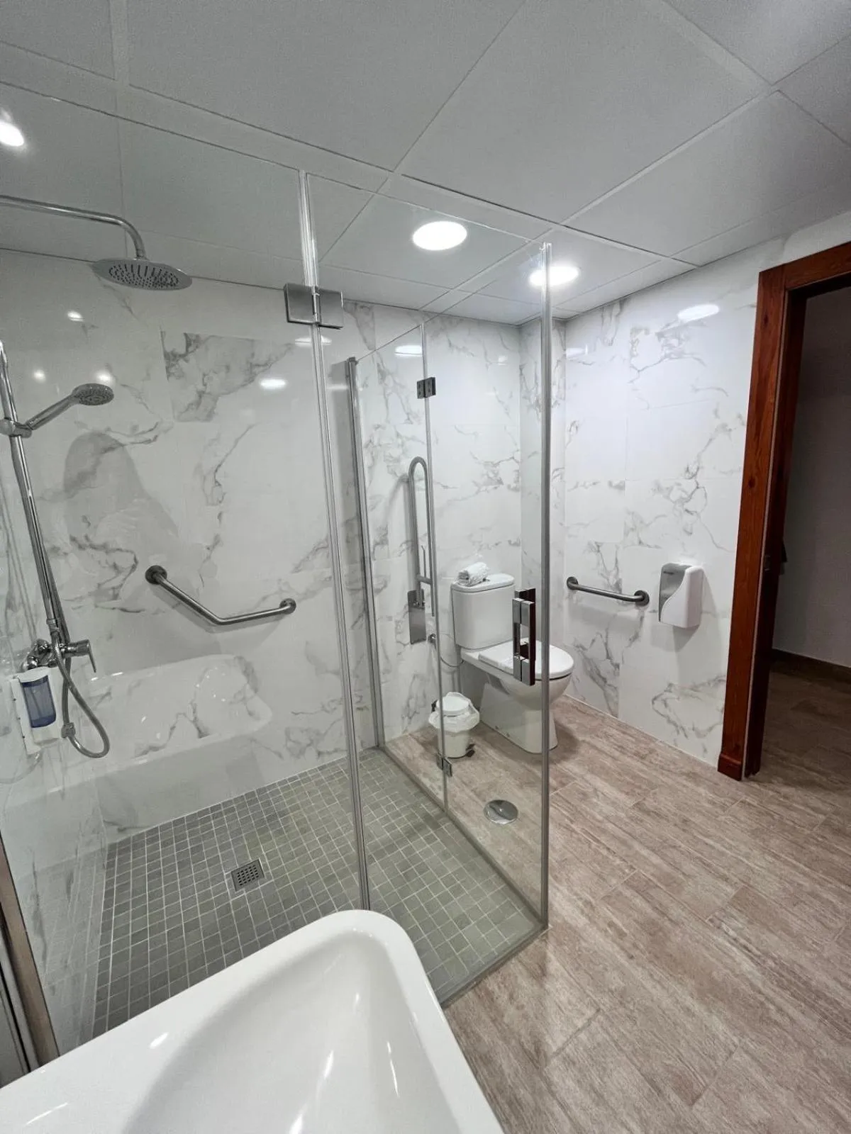 Shower in Hotel Romerito