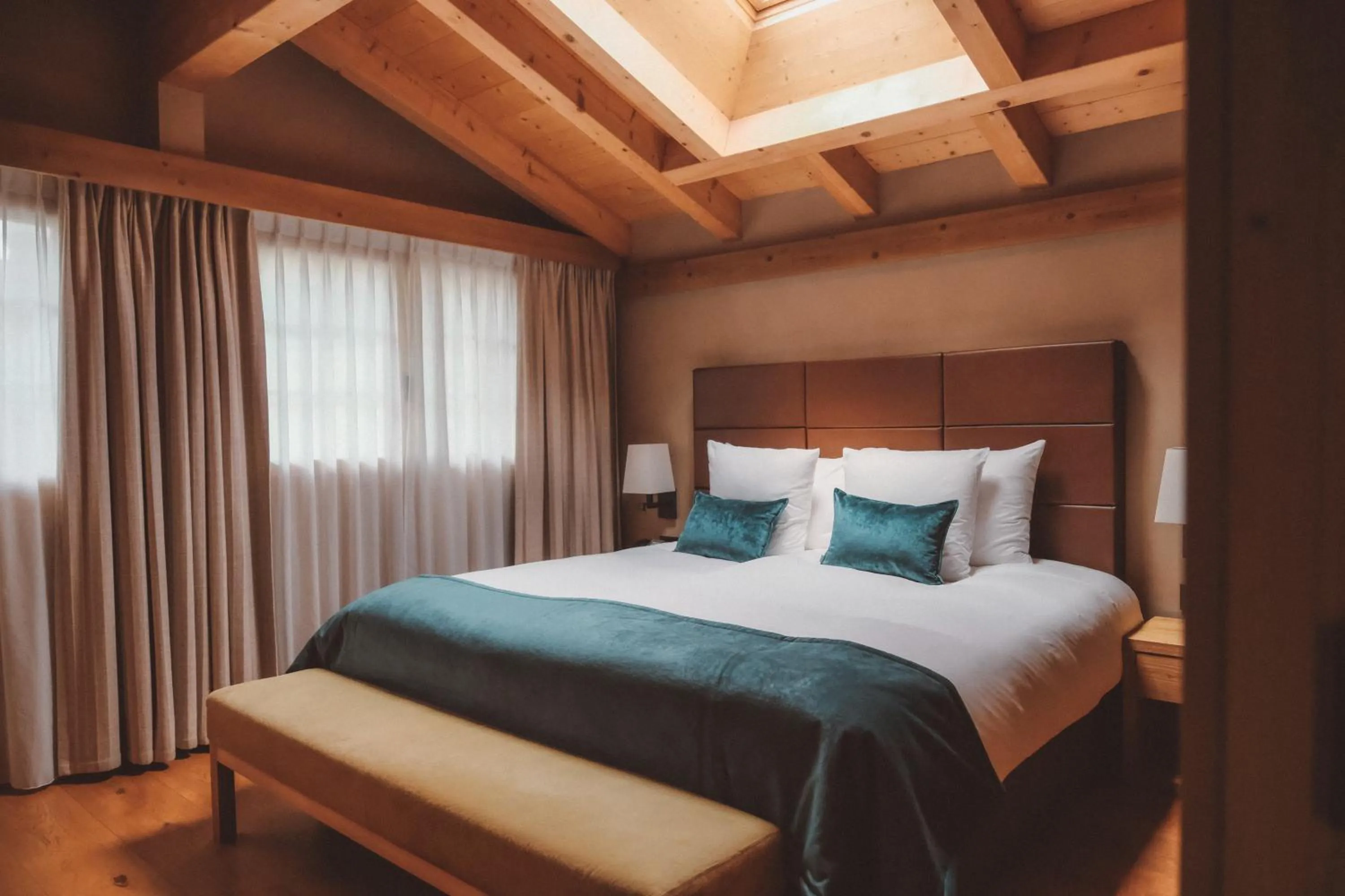 Bed in Hôtel de Rougemont & Spa