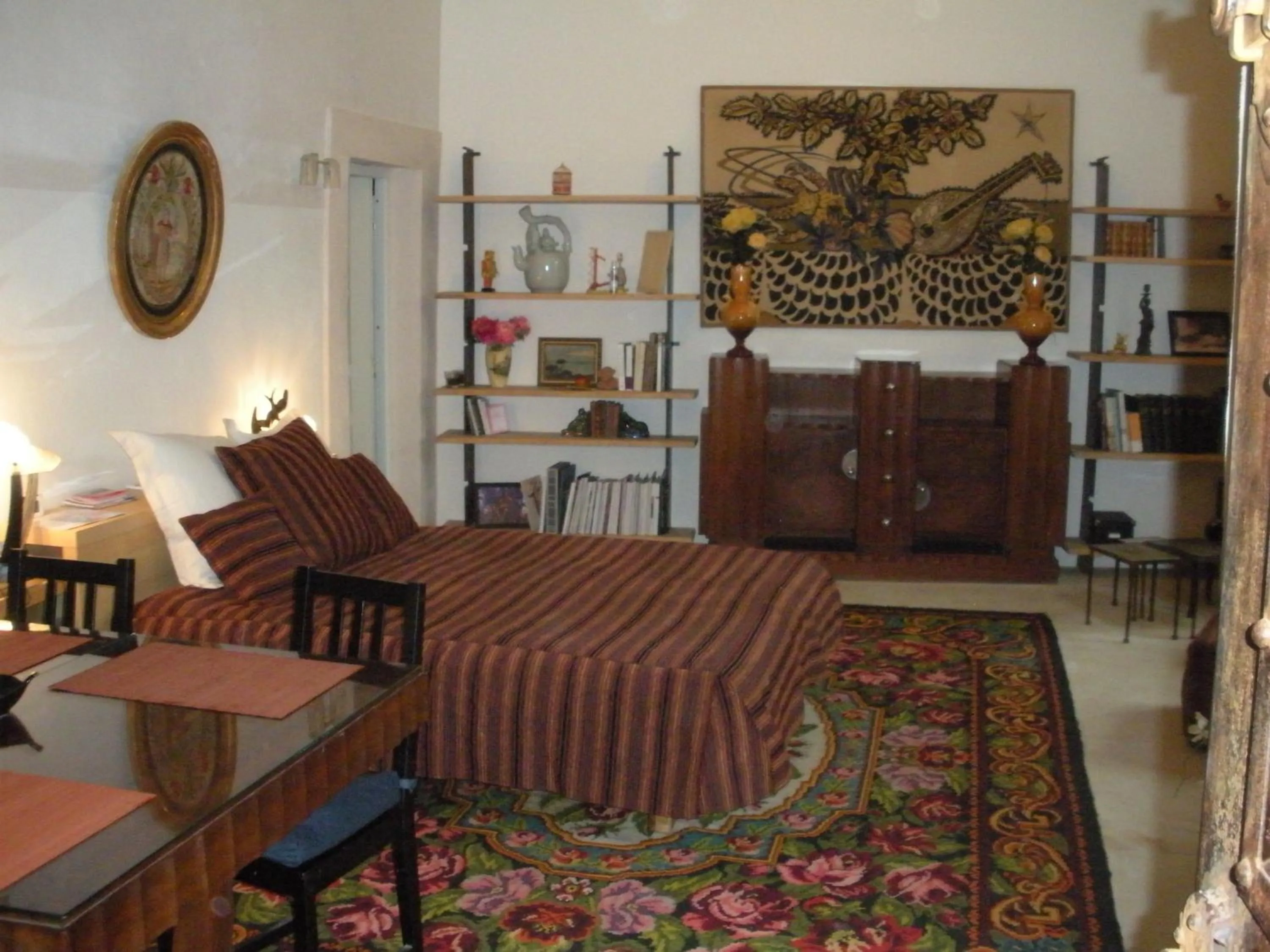 Living room, Bed in Le Couvent du Vieux Port