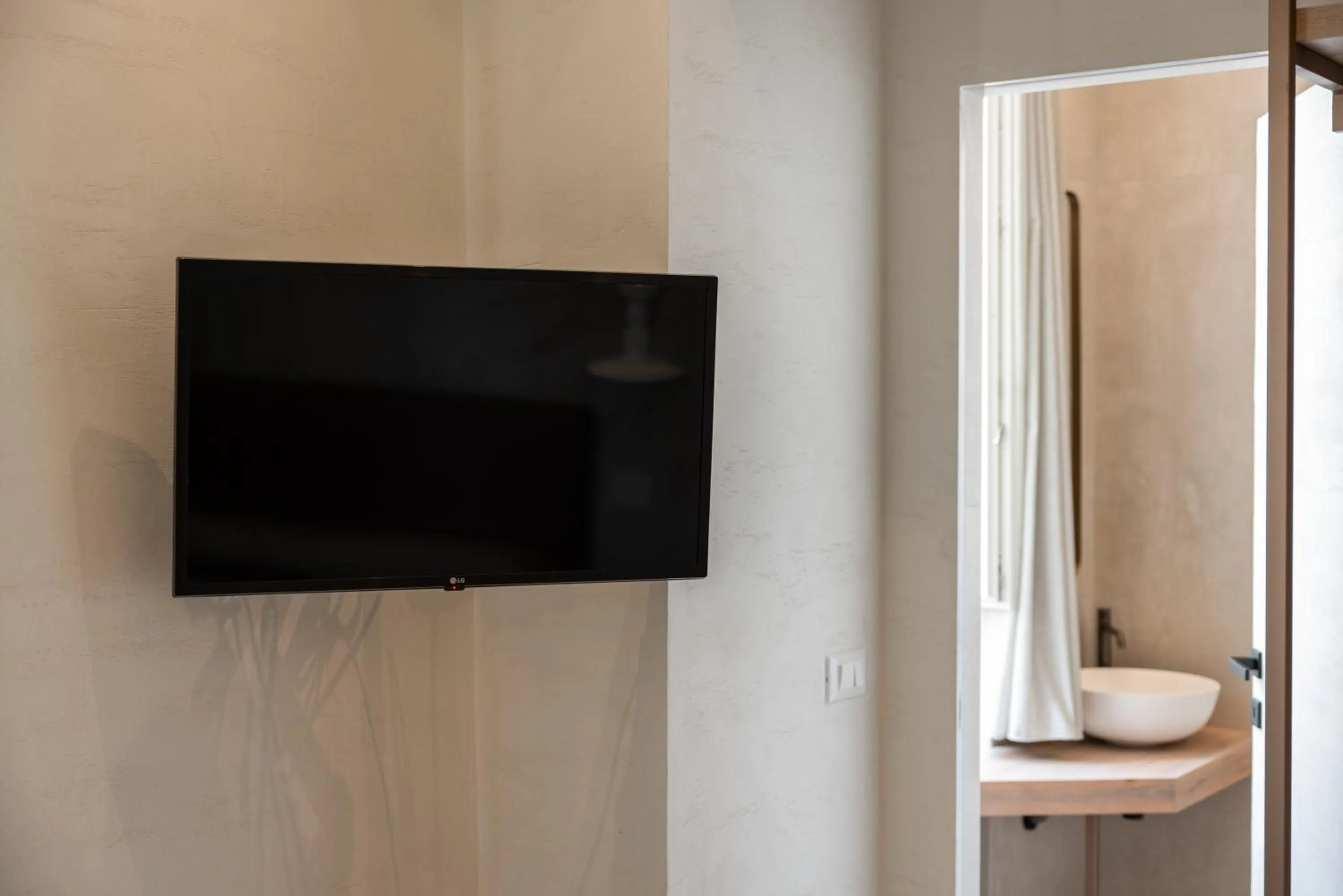 TV and multimedia in Palazzo Arco Cadura Hotel & Spa