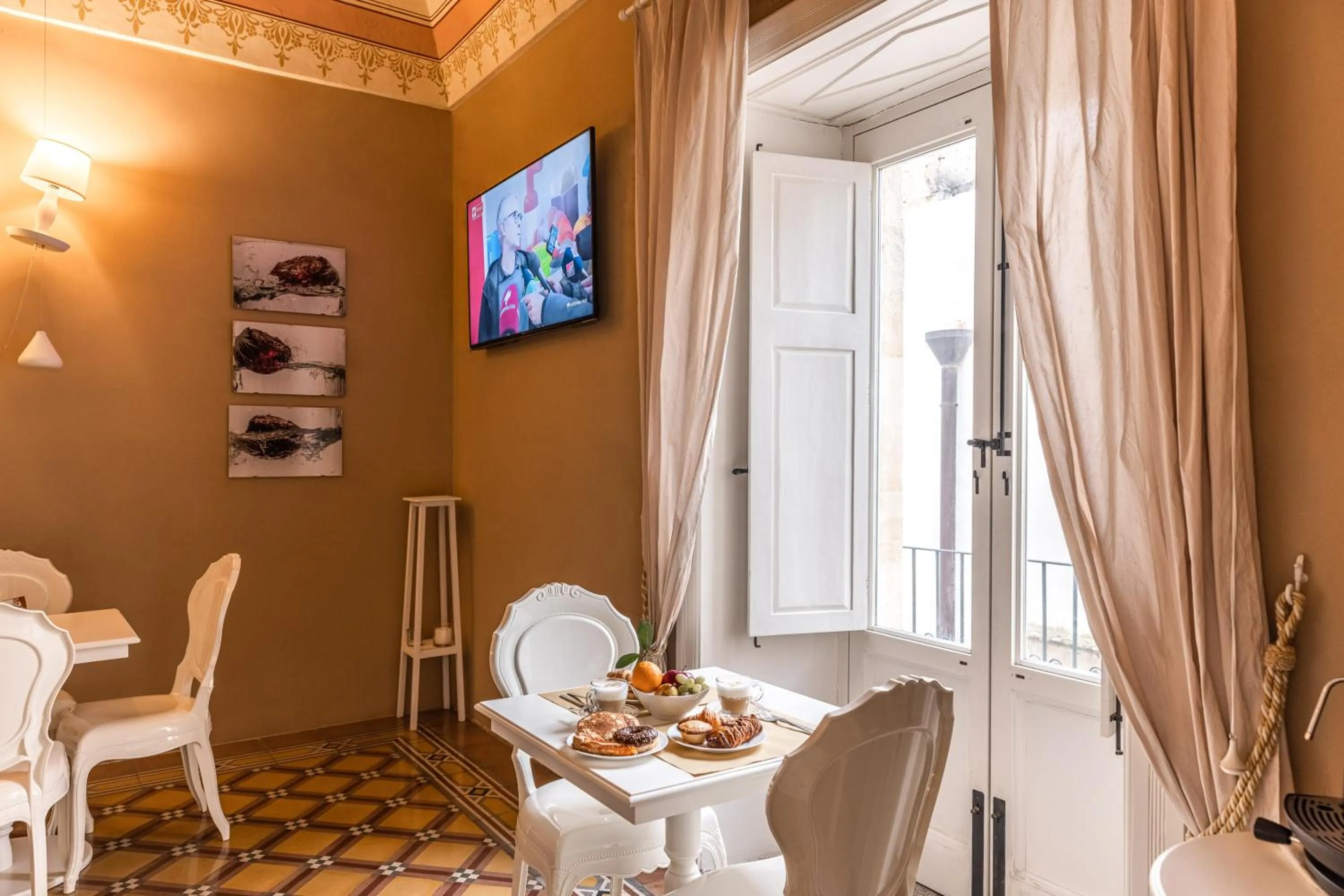 Communal lounge/ TV room in Palazzo Arco Cadura Hotel & Spa