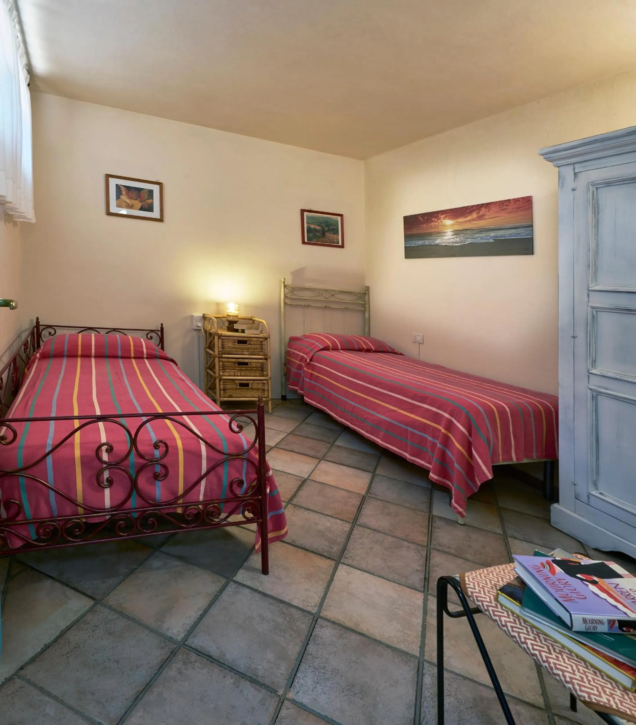 Bedroom, Bed in Villa Il Borraccio - Apartments Azalea and Begonia
