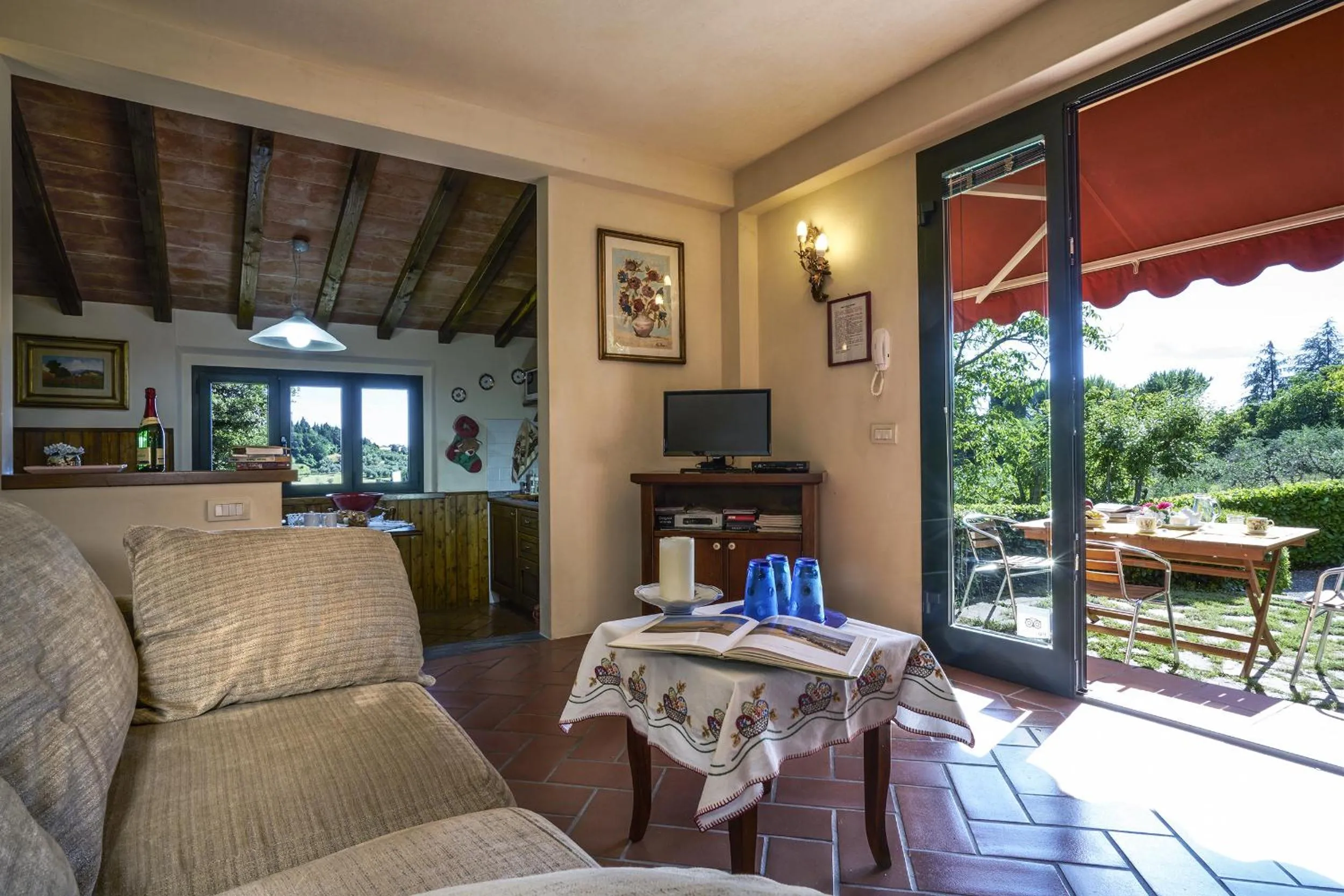 TV and multimedia in Villa Il Borraccio - Apartments Azalea and Begonia