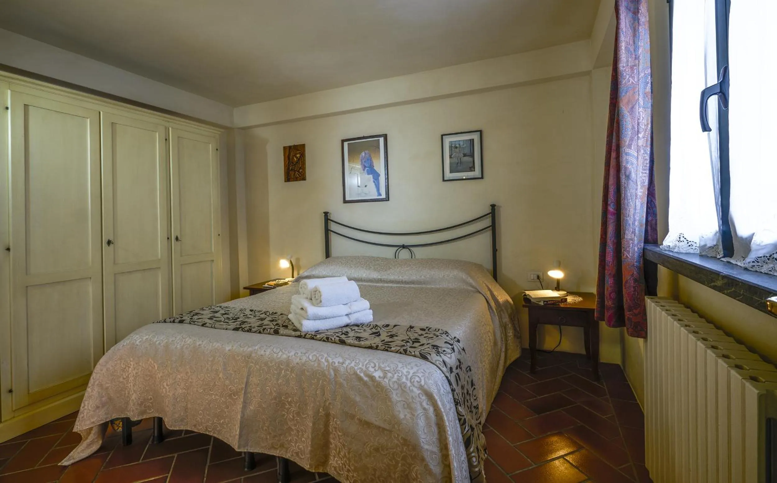 Bedroom, Bed in Villa Il Borraccio - Apartments Azalea and Begonia
