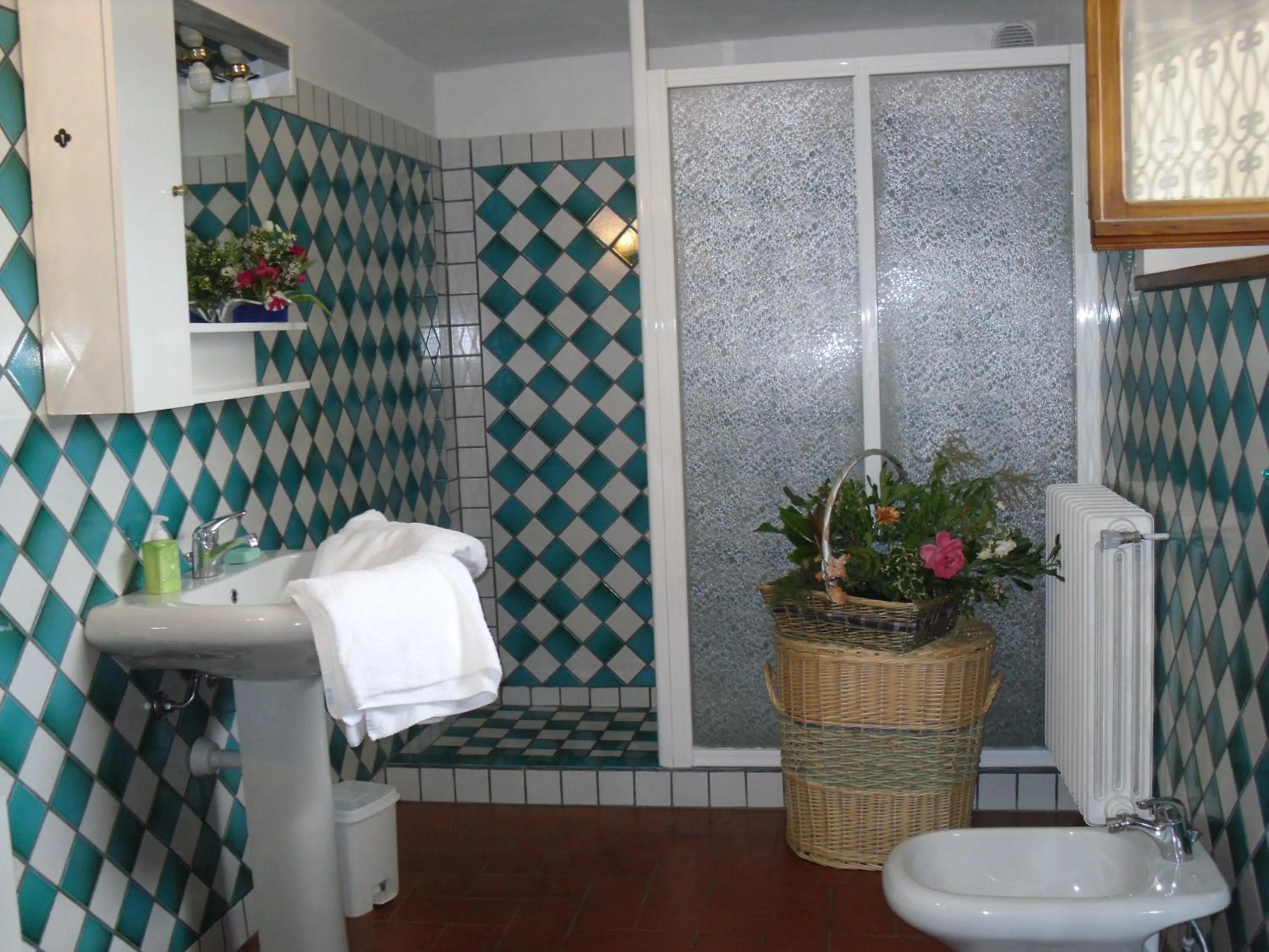 Bathroom in Villa Il Borraccio - Apartments Azalea and Begonia