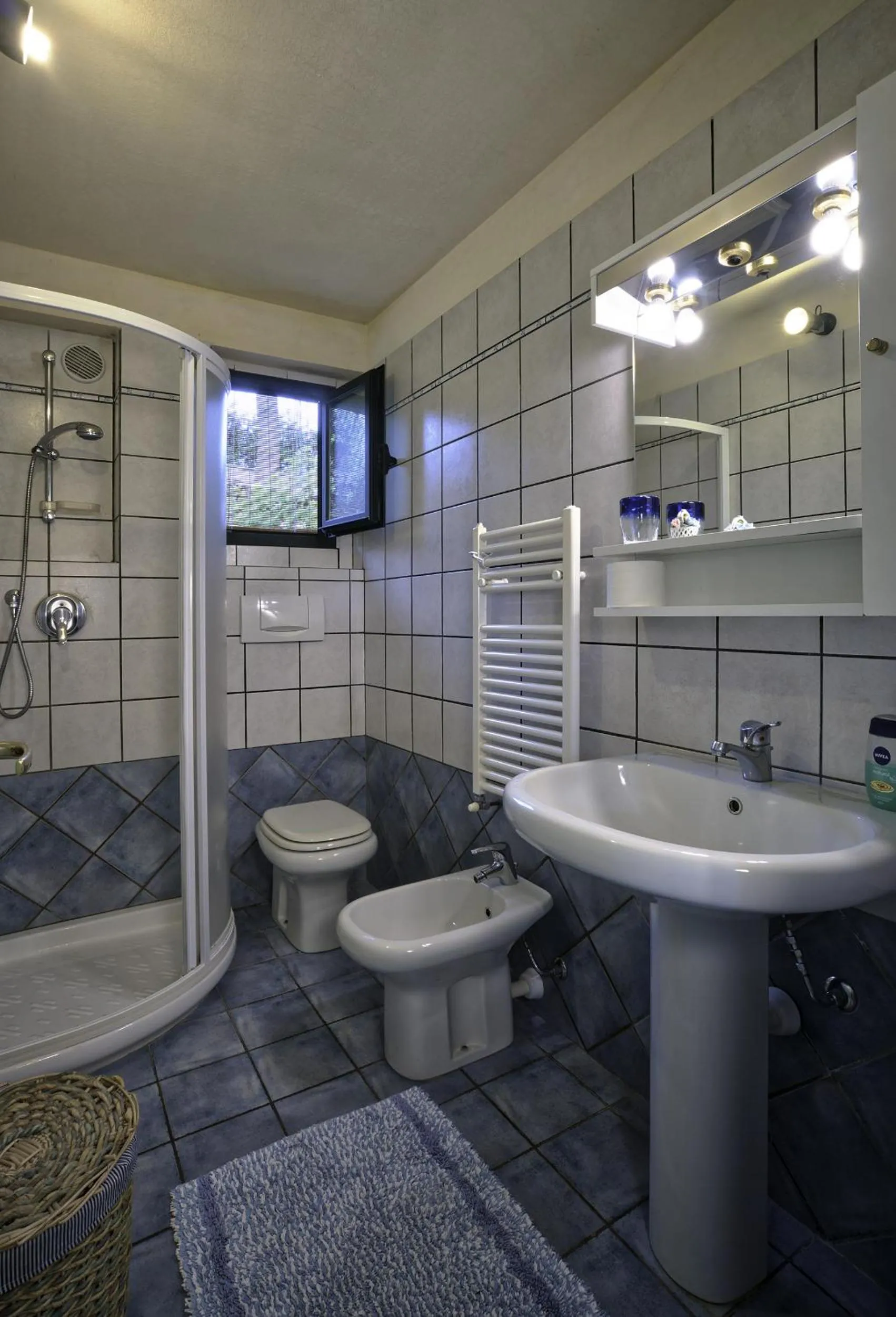Shower in Villa Il Borraccio - Apartments Azalea and Begonia
