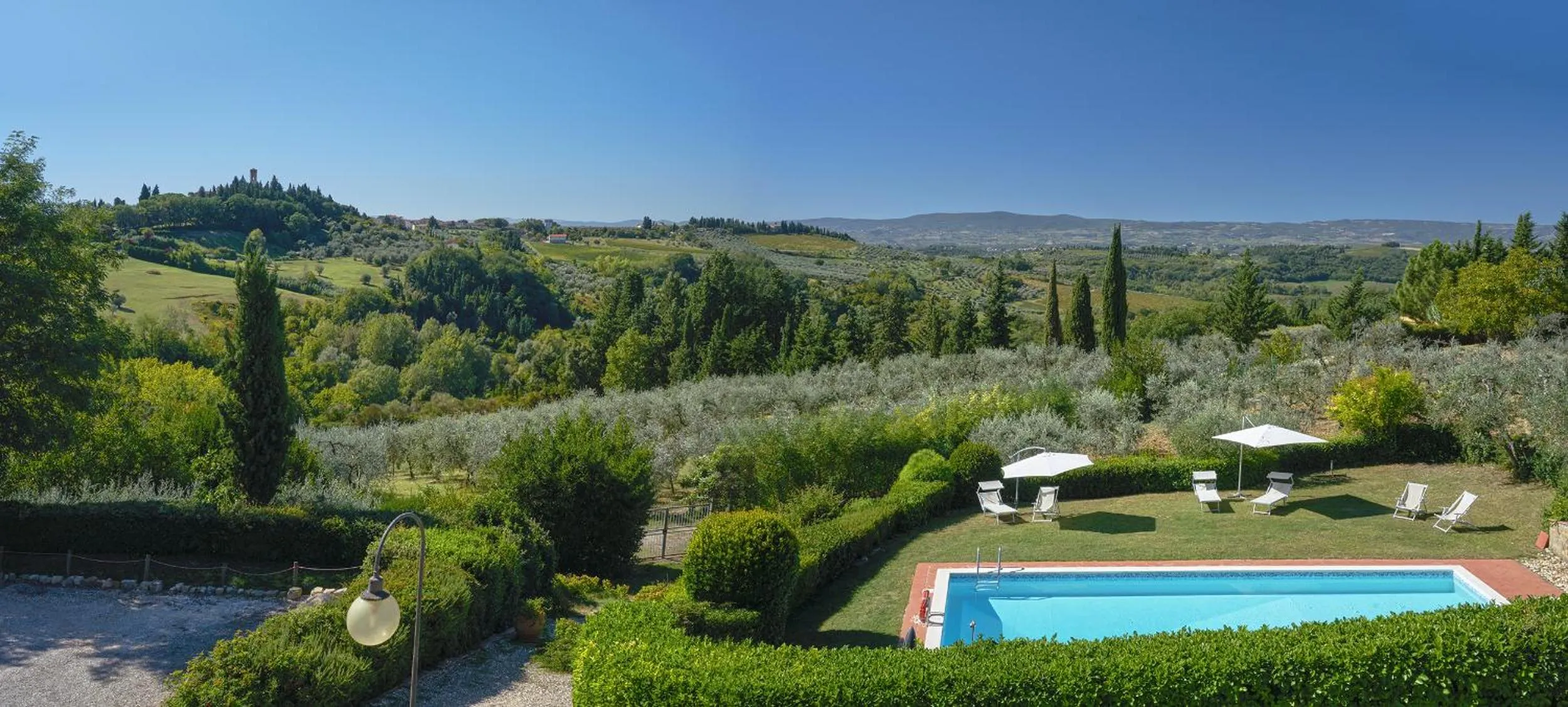 Swimming pool in Villa Il Borraccio - Apartments Azalea and Begonia