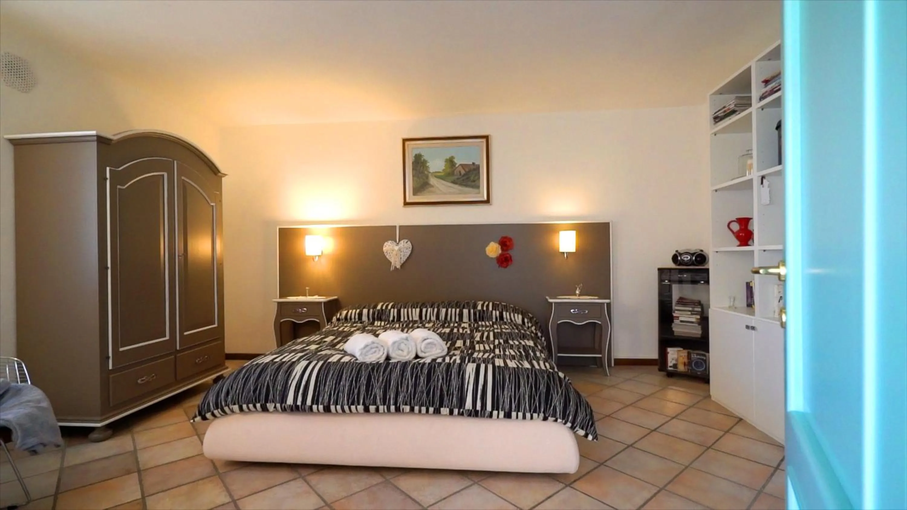 Bedroom, Bed in Villa Il Borraccio - Apartments Azalea and Begonia