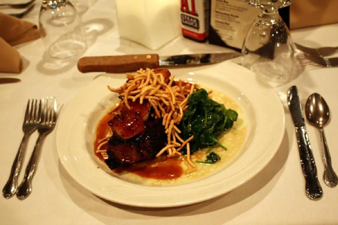 Restaurant/places to eat in Colts Neck Inn Hotel